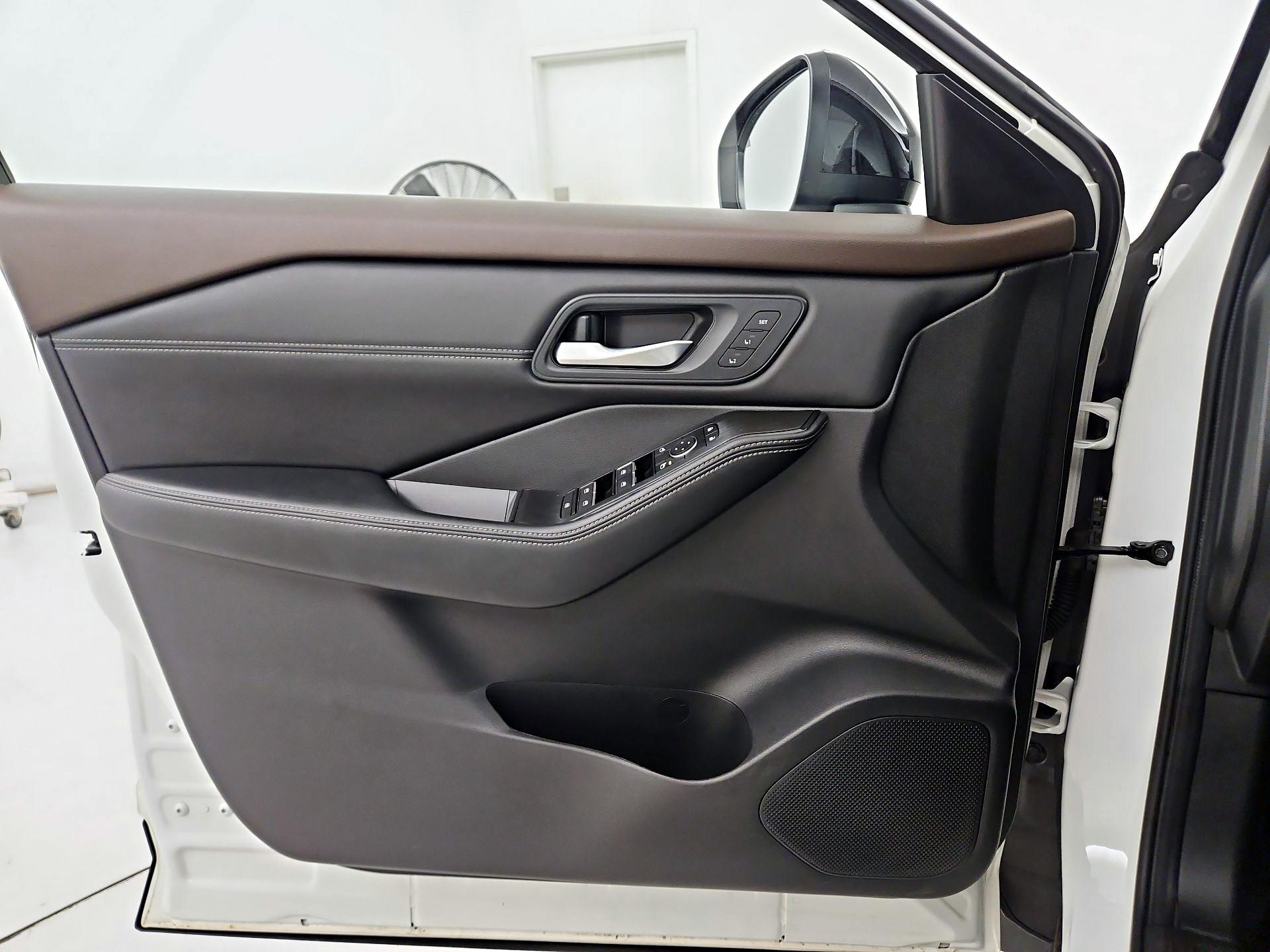 Thumbnail: 2023 Nissan Rogue - 12