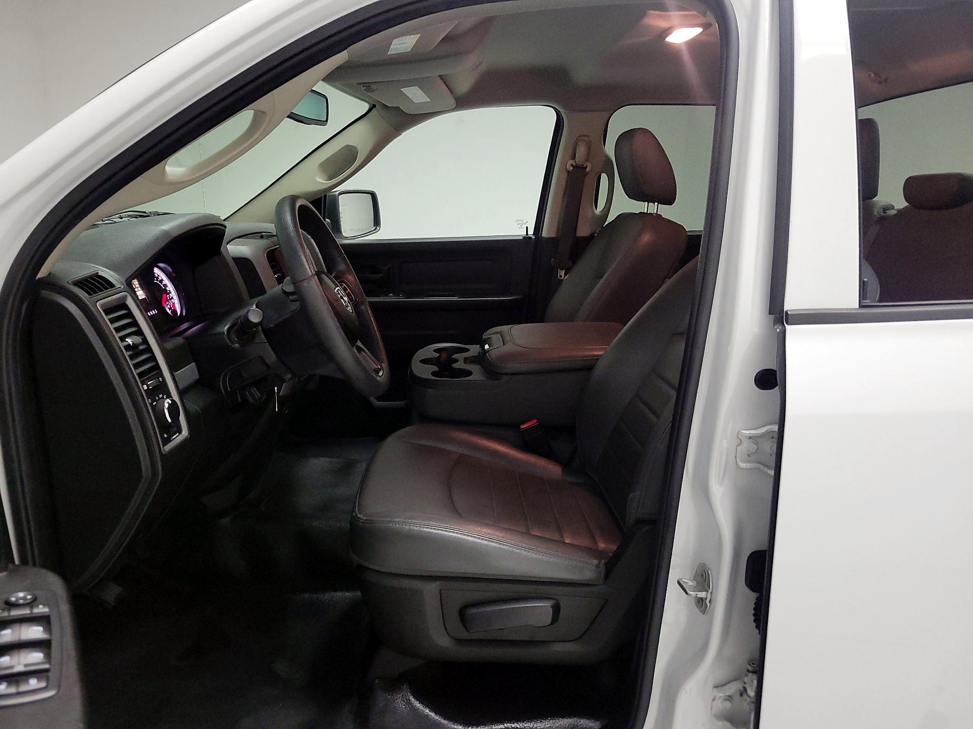 Thumbnail: 2019 RAM 1500 Classic - 11