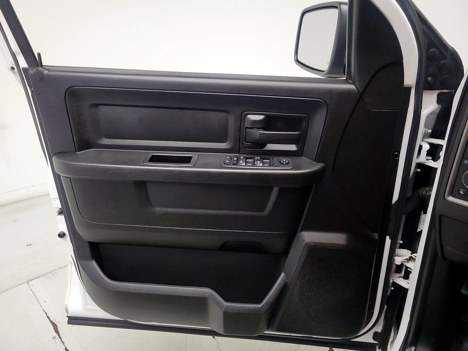 Thumbnail: 2019 RAM 1500 Classic - 12