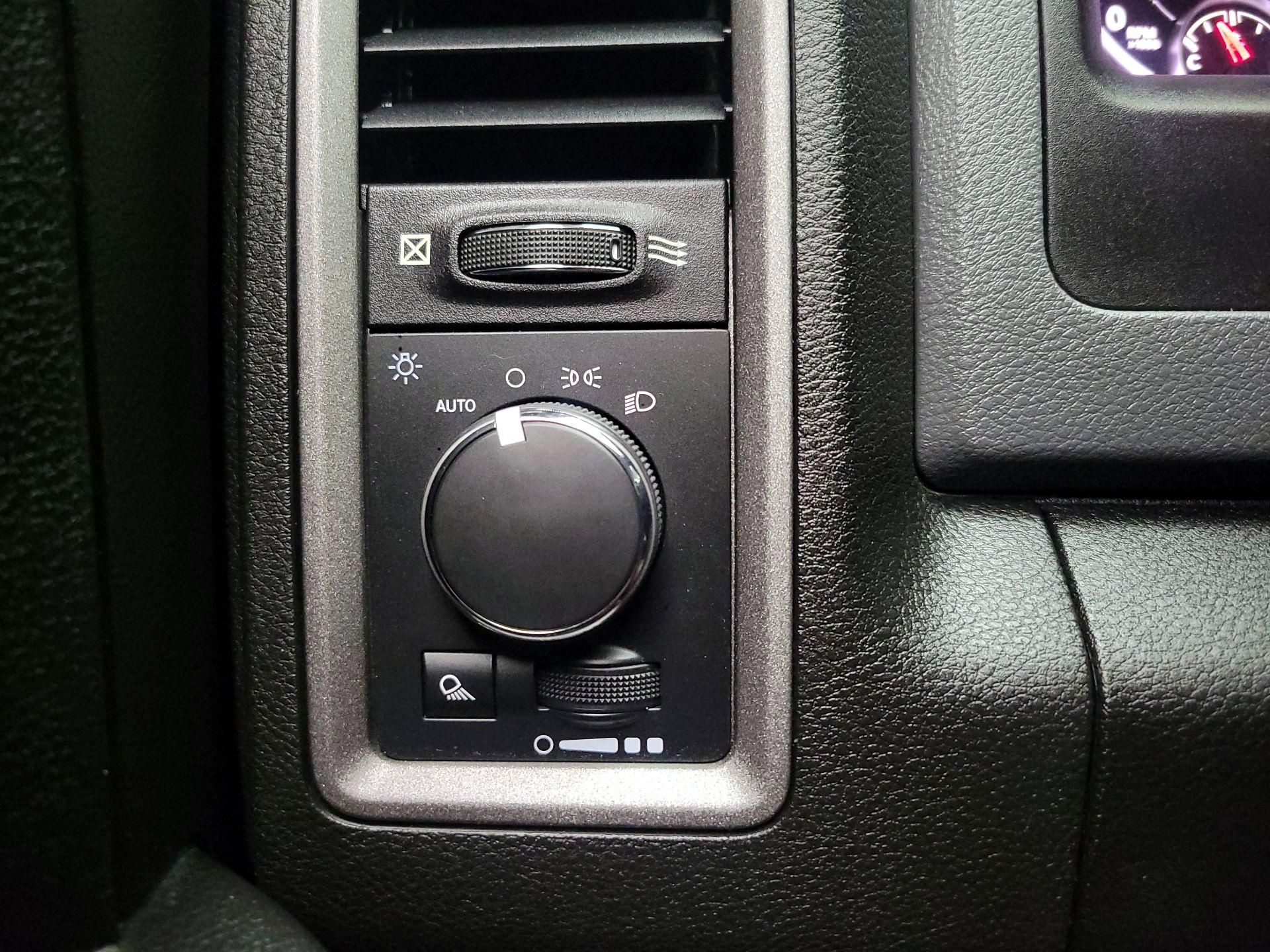 Thumbnail: 2019 RAM 1500 Classic - 13