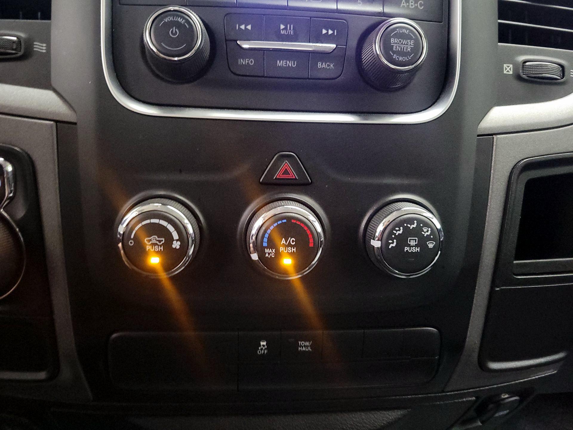 Thumbnail: 2019 RAM 1500 Classic - 15