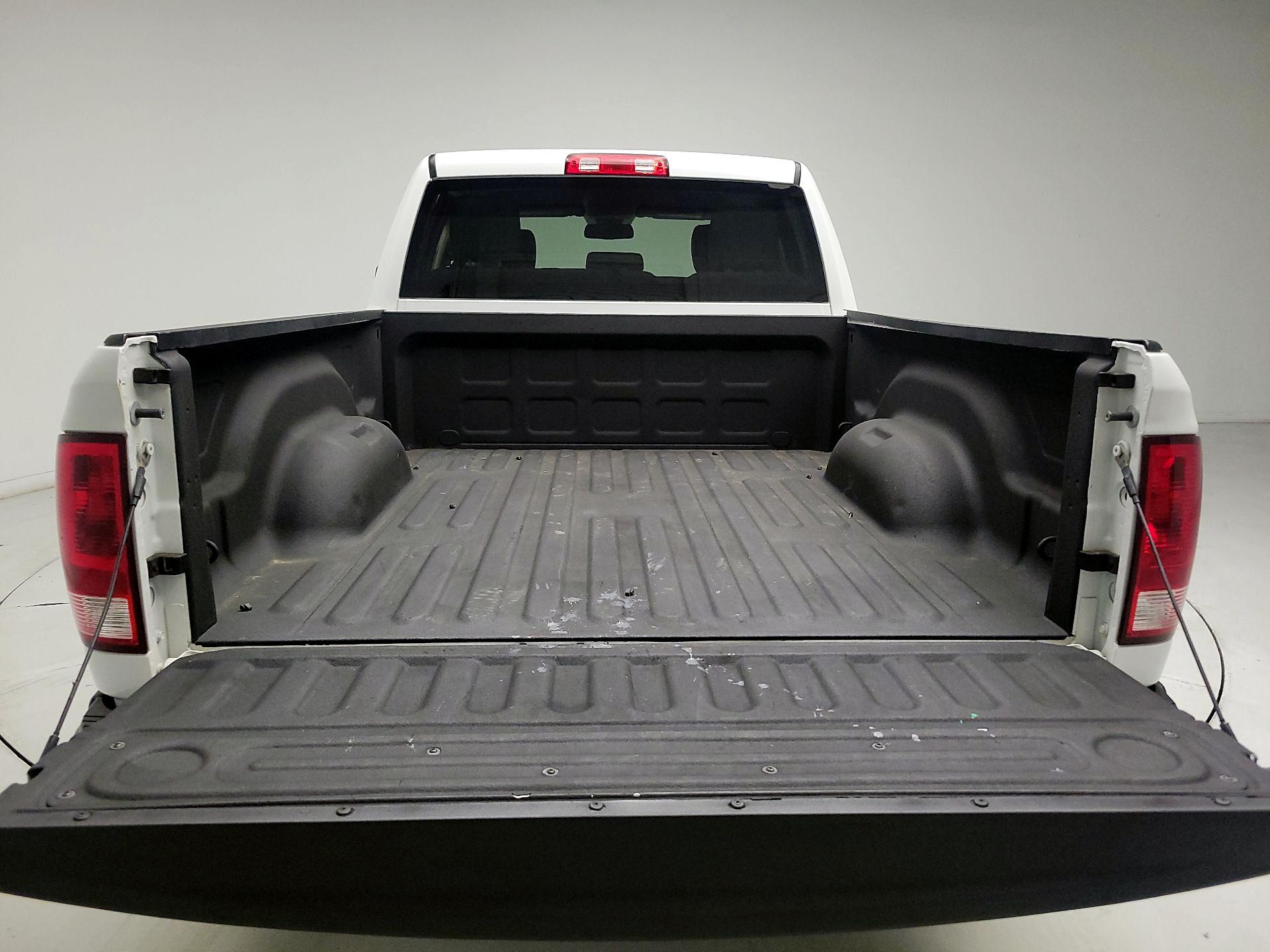 Thumbnail: 2019 RAM 1500 Classic - 19