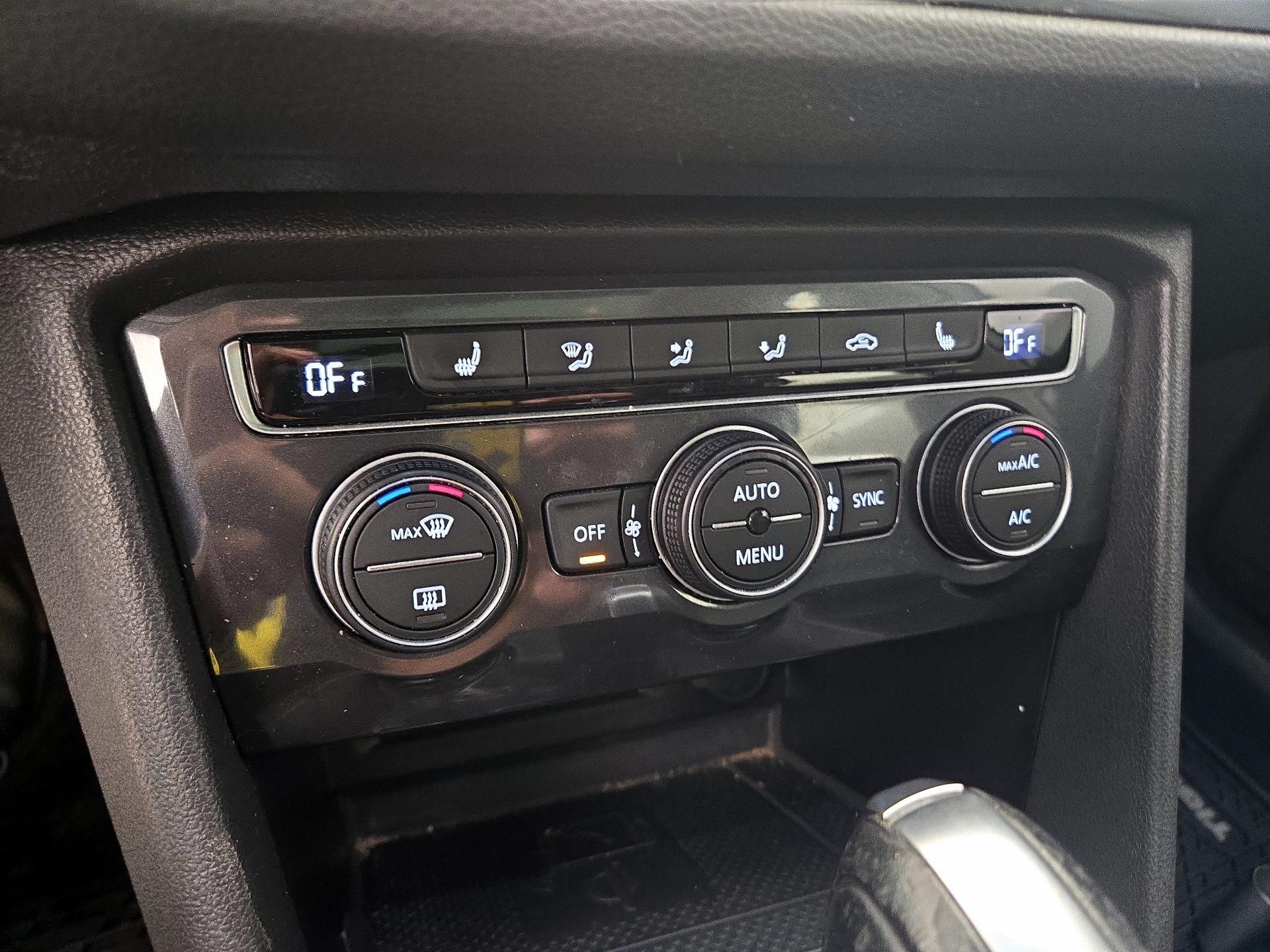 Thumbnail: 2021 Volkswagen Tiguan - 16
