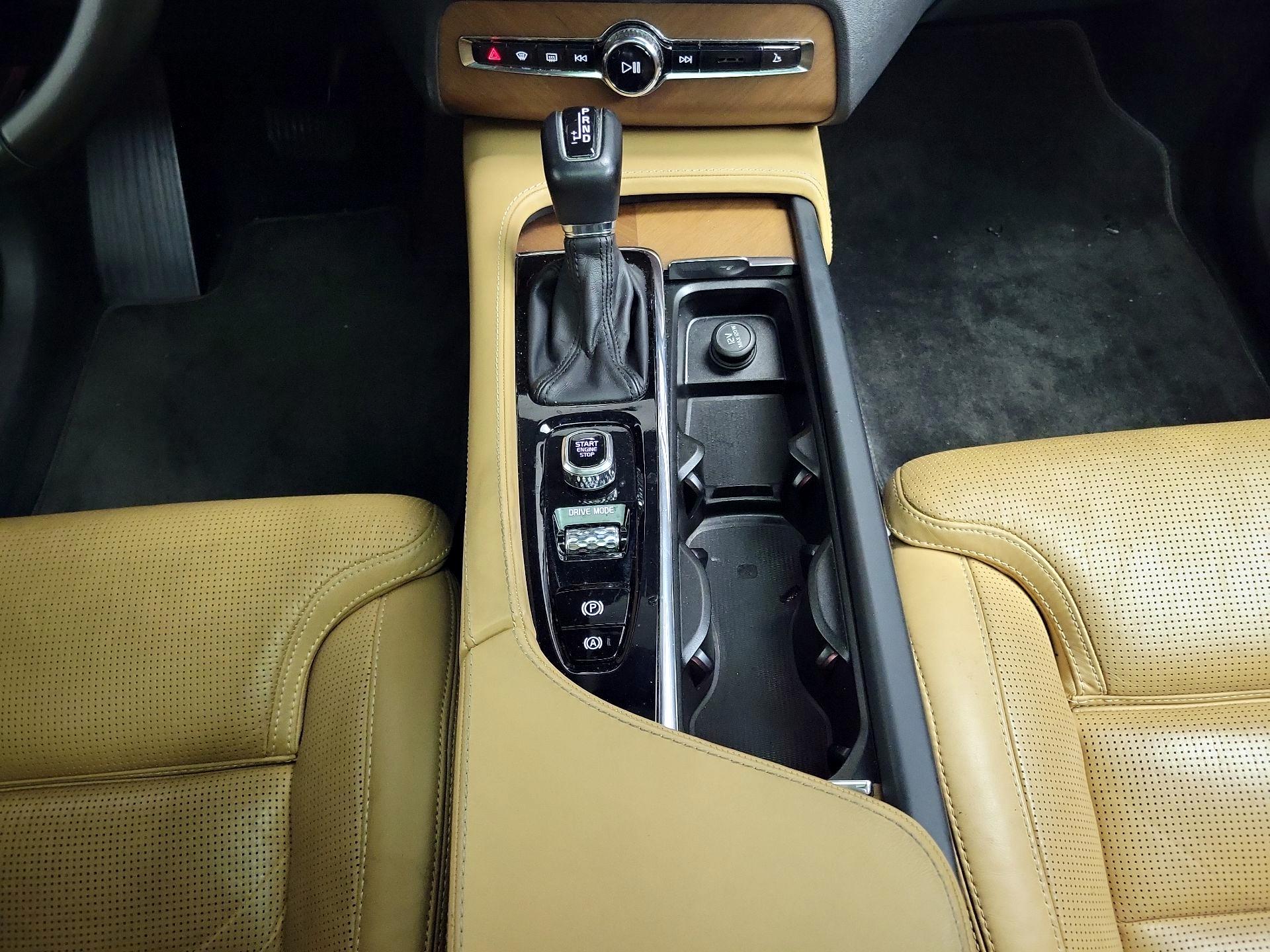 Thumbnail: 2018 Volvo XC90 - 17