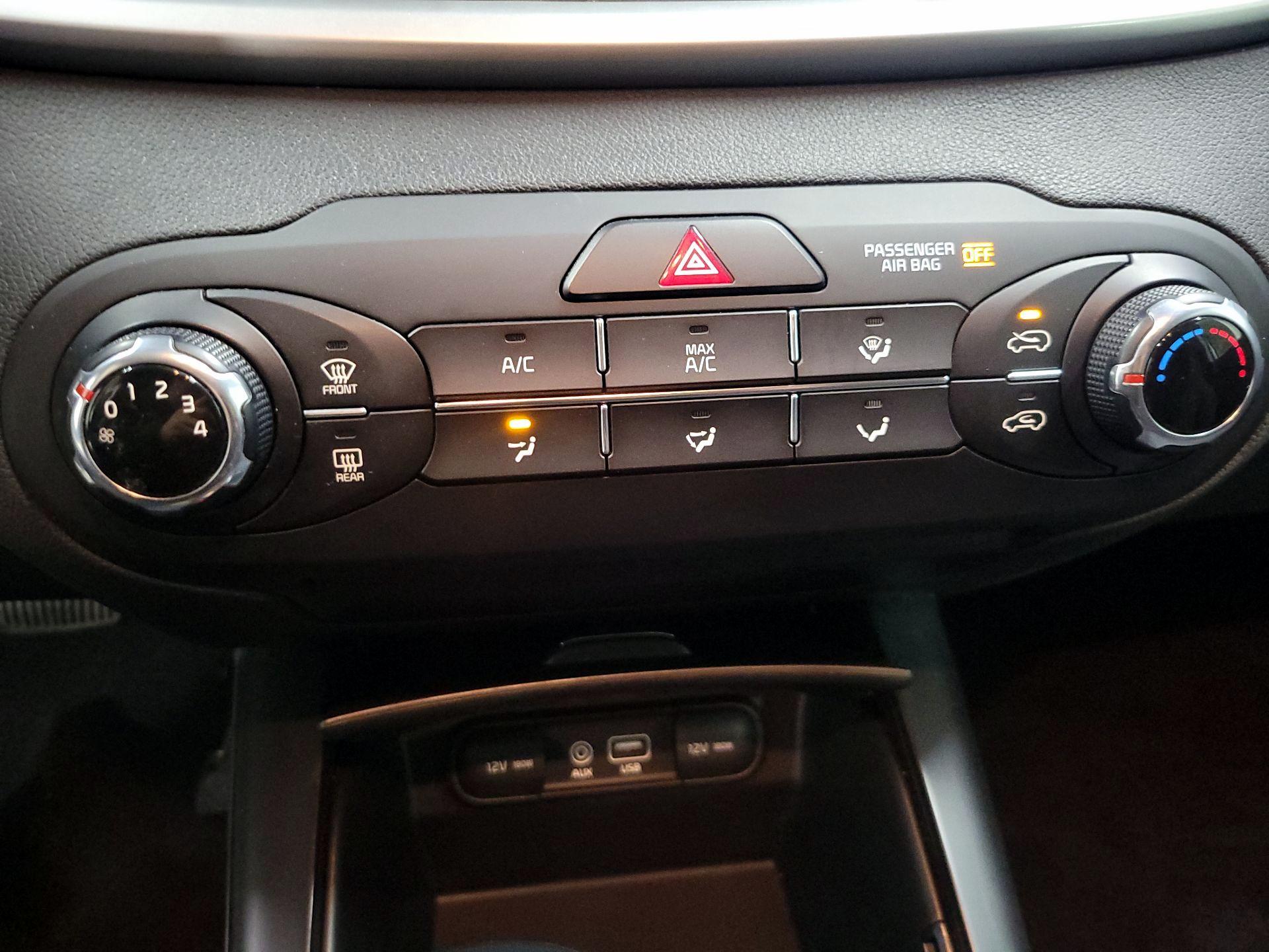 Thumbnail: 2017 Kia Sorento - 16