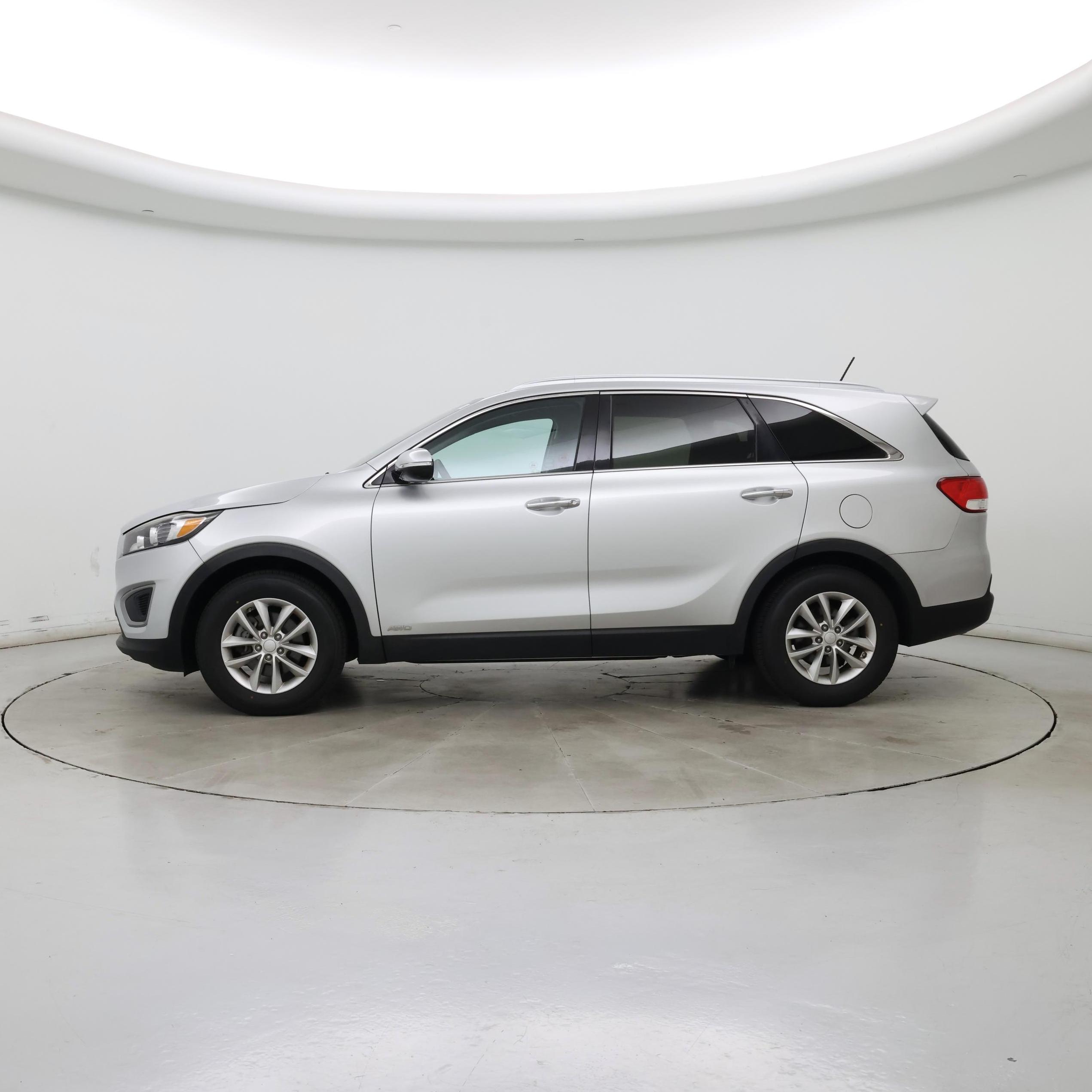 Thumbnail: 2017 Kia Sorento - 3