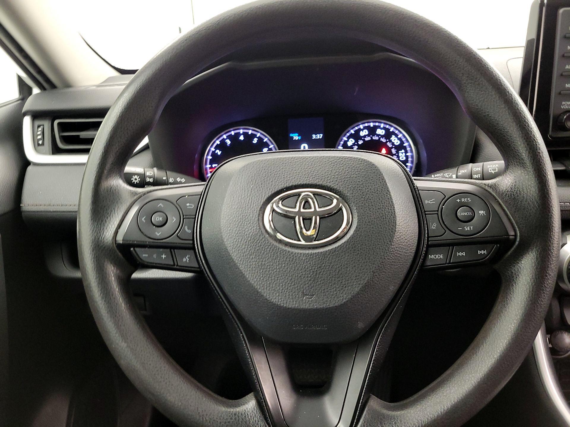 Thumbnail: 2021 Toyota RAV4 - 10