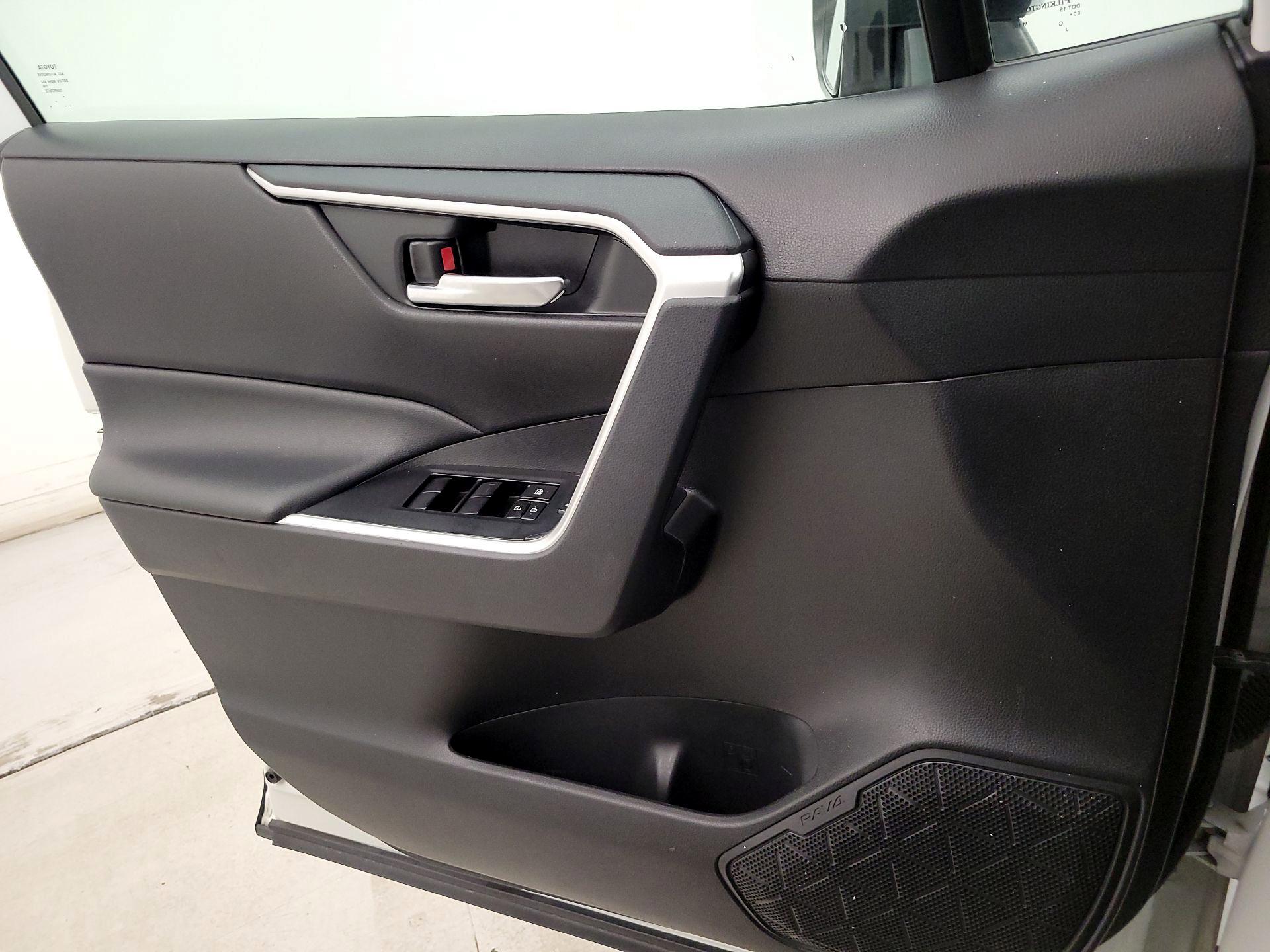 Thumbnail: 2021 Toyota RAV4 - 12