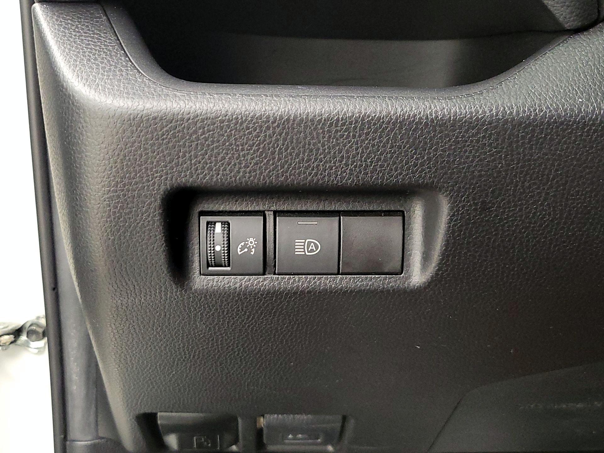 Thumbnail: 2021 Toyota RAV4 - 13