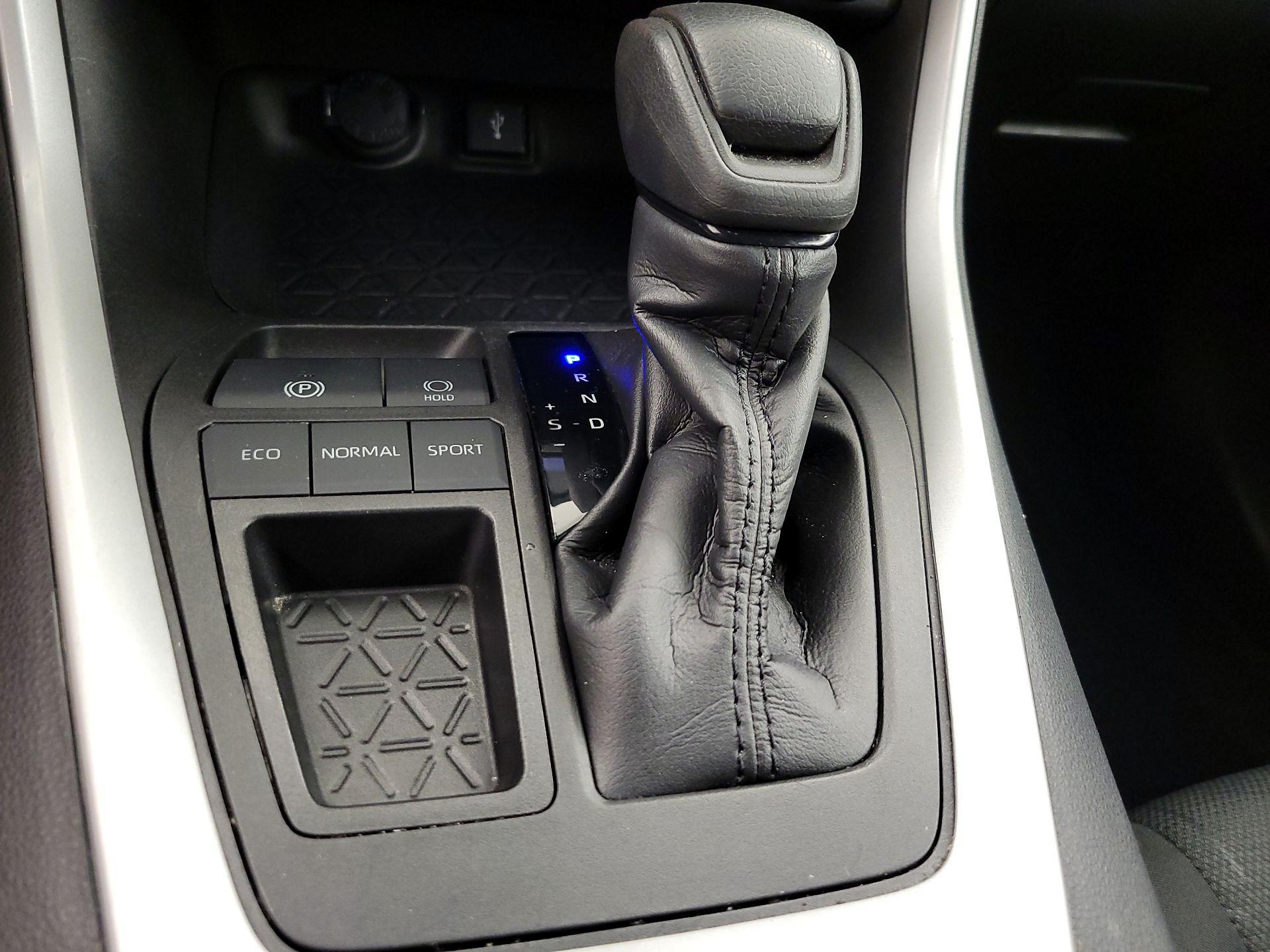 Thumbnail: 2021 Toyota RAV4 - 17