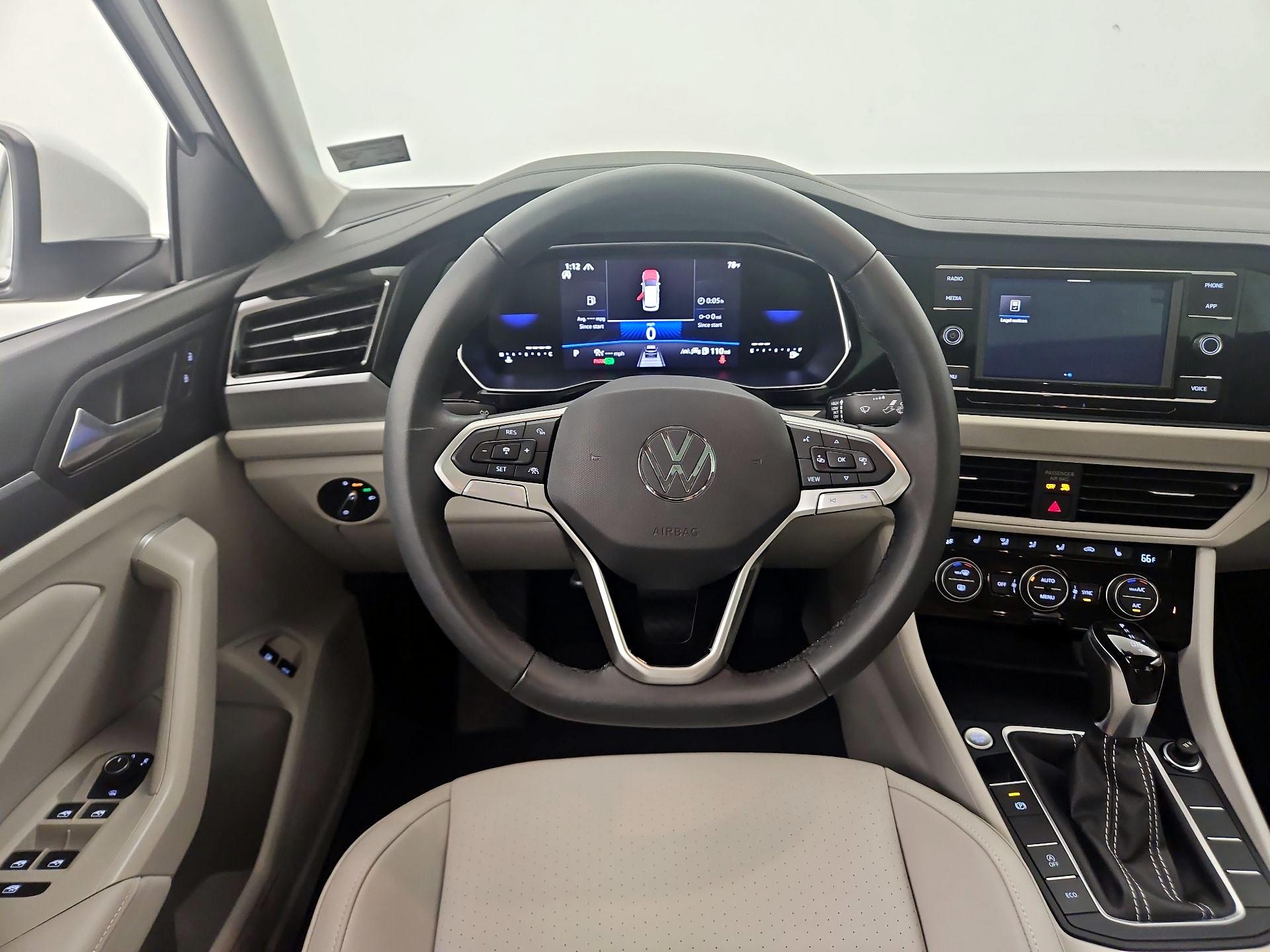 Thumbnail: 2024 Volkswagen Jetta - 10