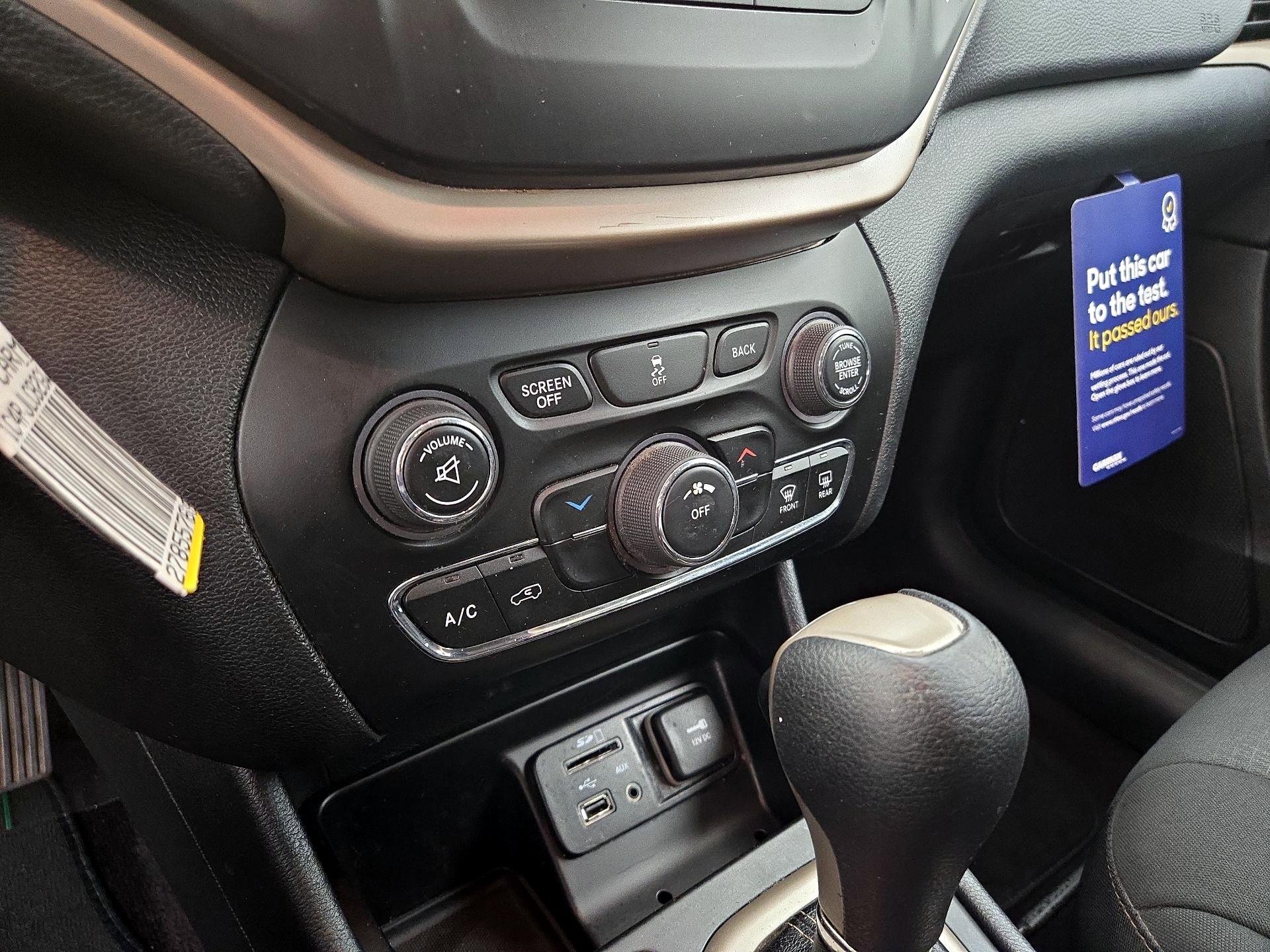 Thumbnail: 2016 Jeep Cherokee - 17