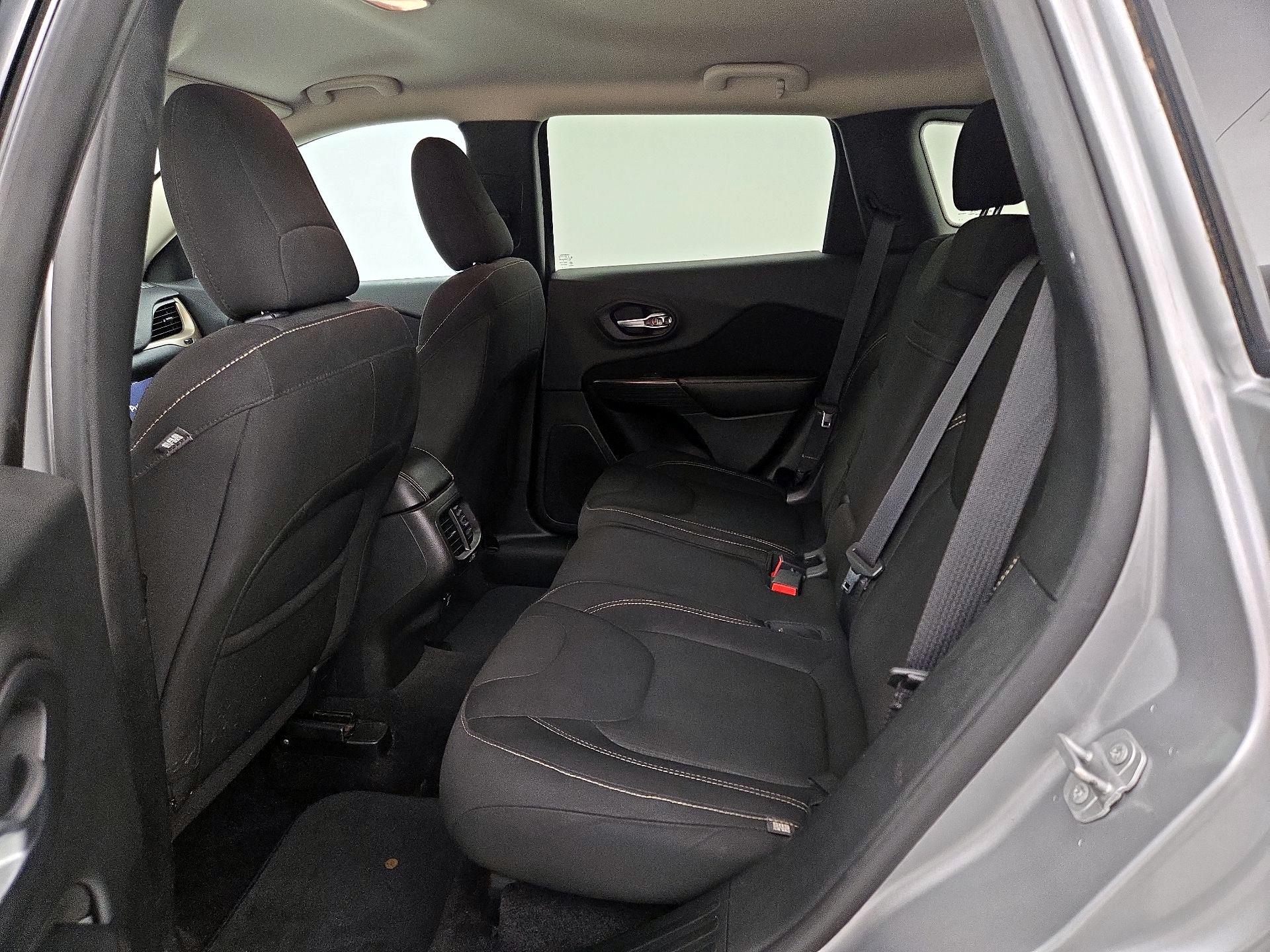 Thumbnail: 2016 Jeep Cherokee - 20