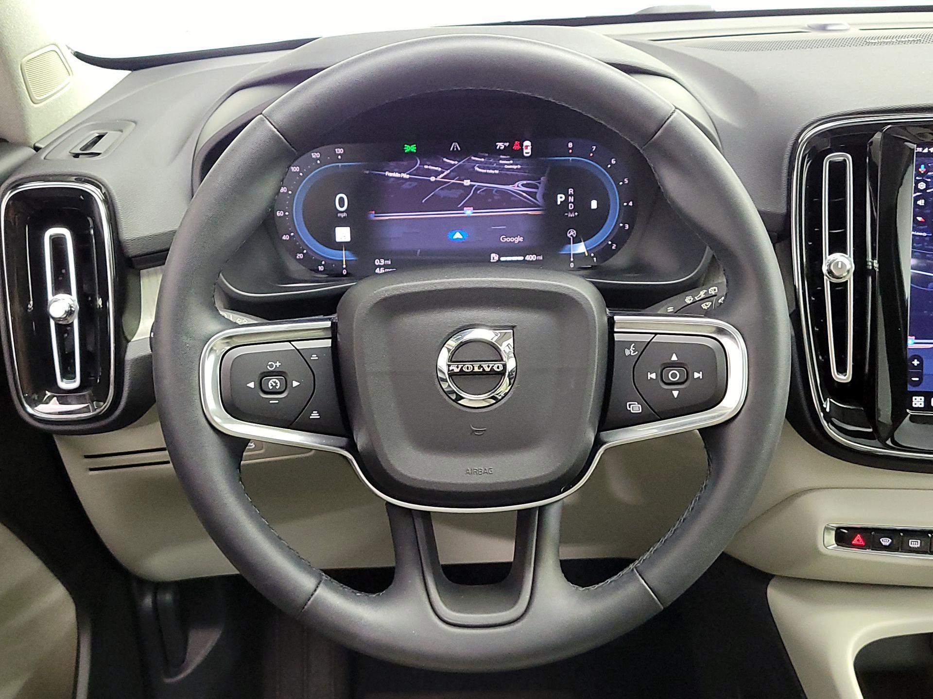 Thumbnail: 2023 Volvo XC40 - 10