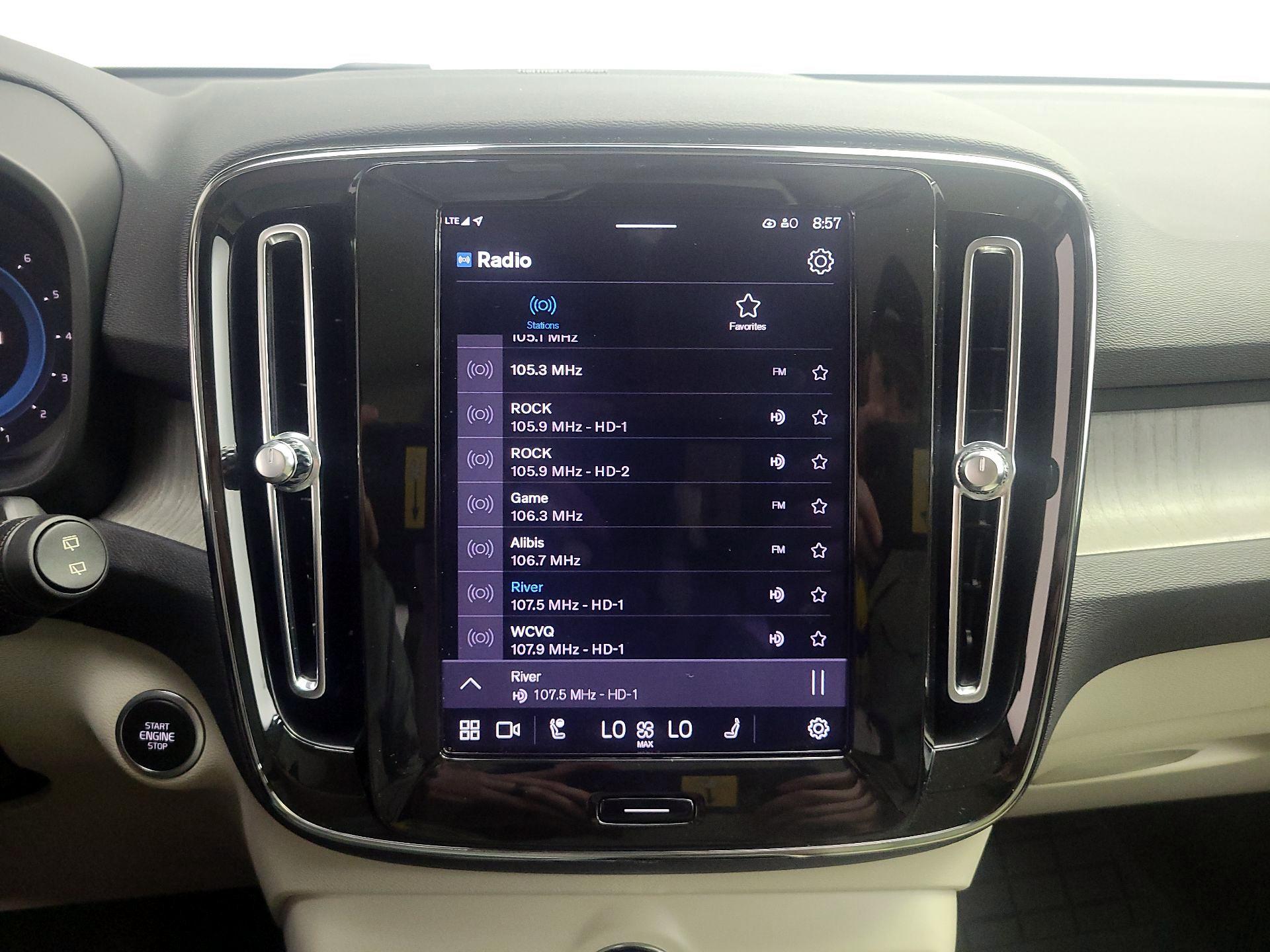 Thumbnail: 2023 Volvo XC40 - 15