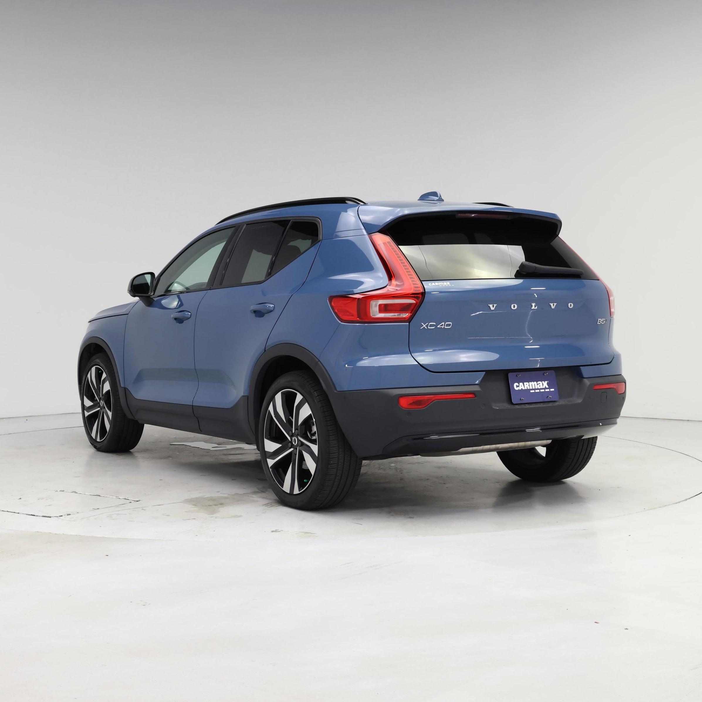Thumbnail: 2023 Volvo XC40 - 2
