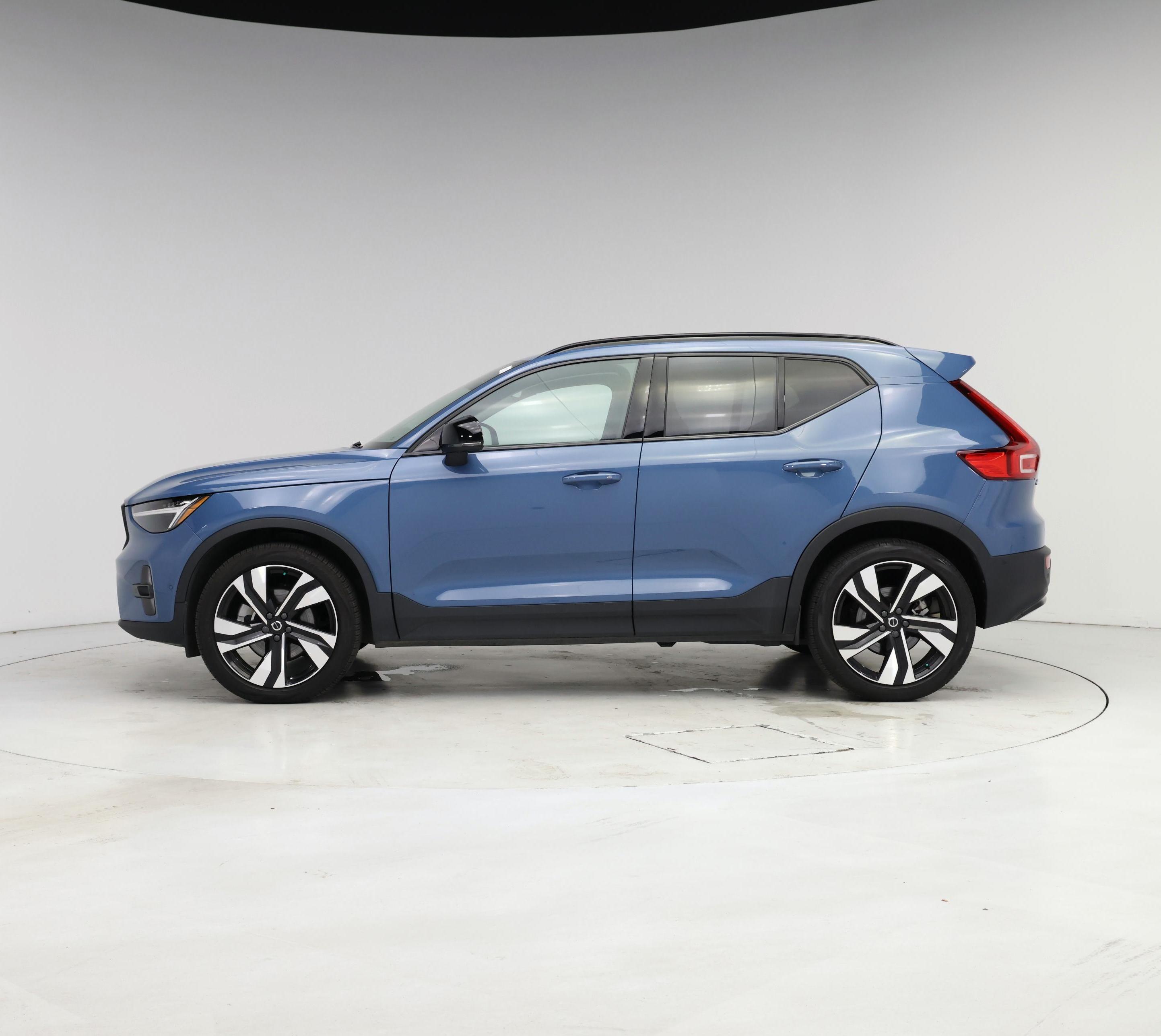Thumbnail: 2023 Volvo XC40 - 3