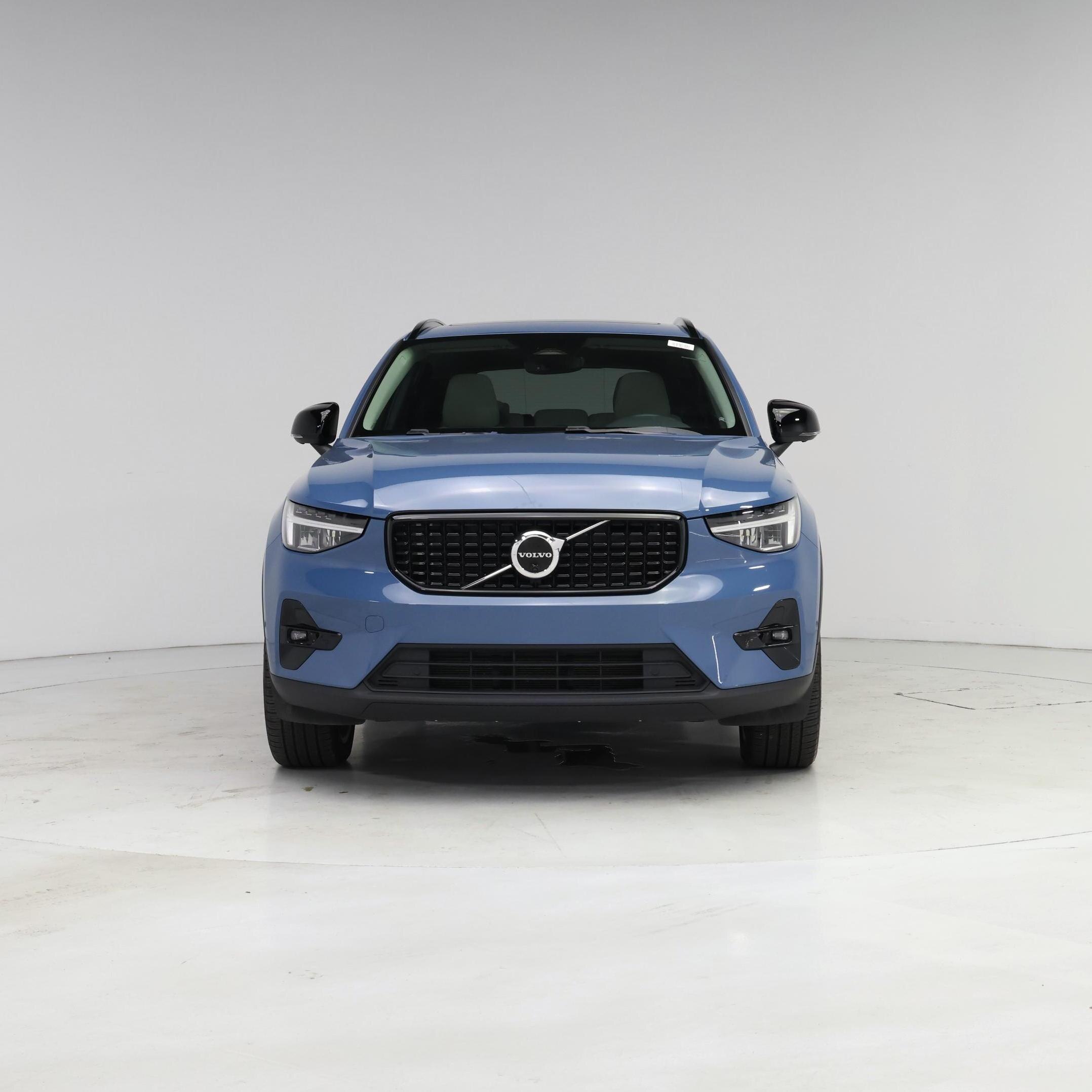 Thumbnail: 2023 Volvo XC40 - 5