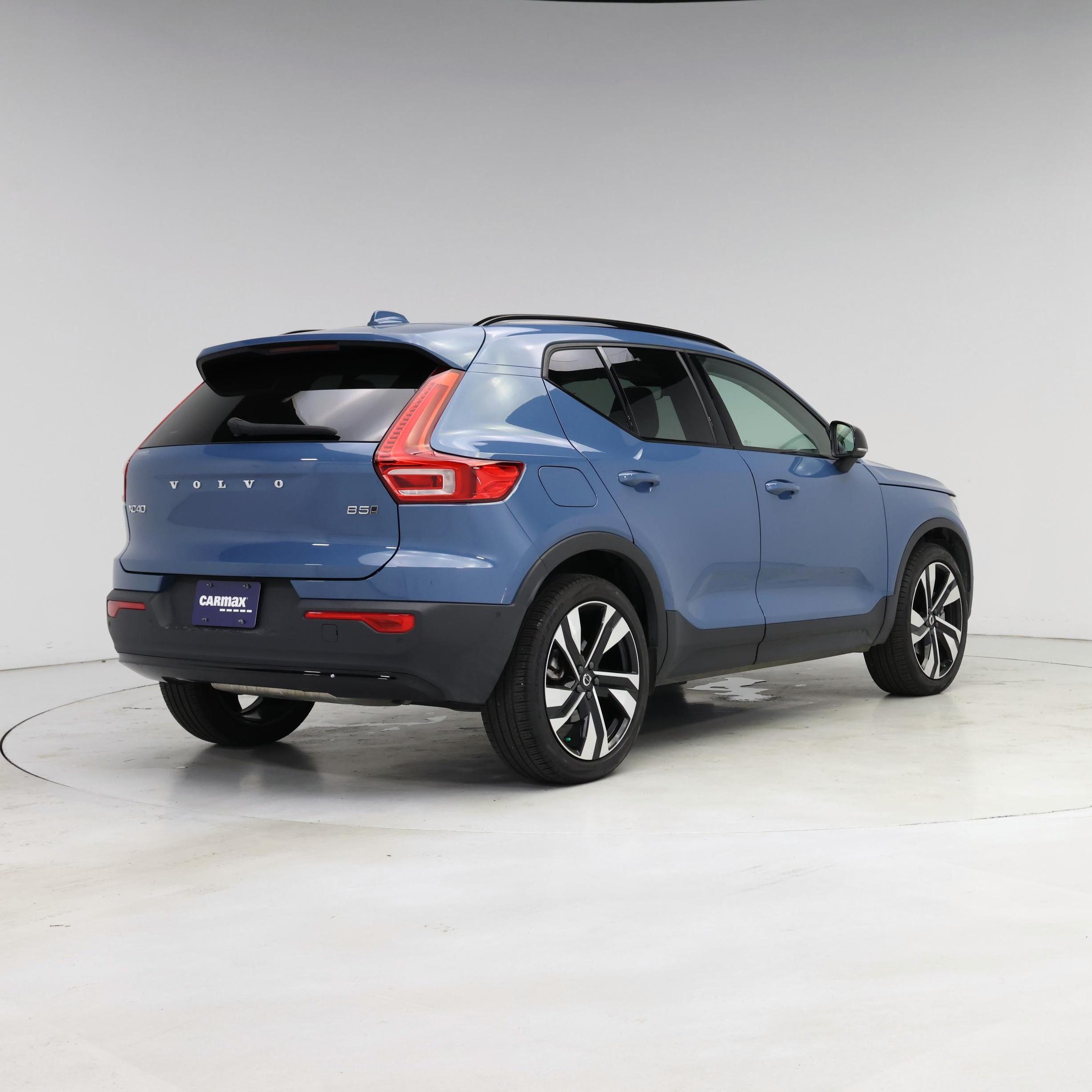 Thumbnail: 2023 Volvo XC40 - 8