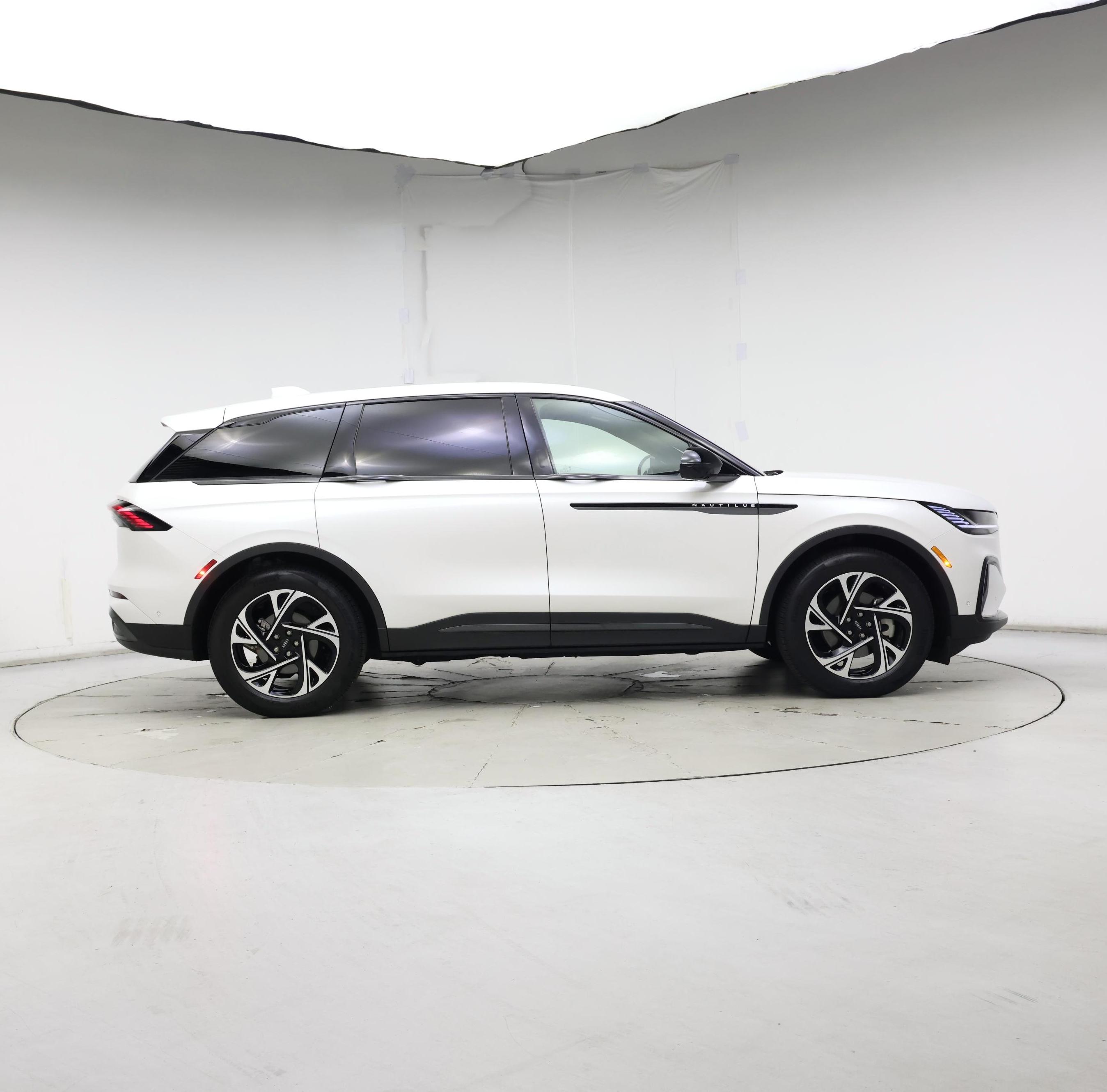 Thumbnail: 2024 Lincoln Nautilus - 7