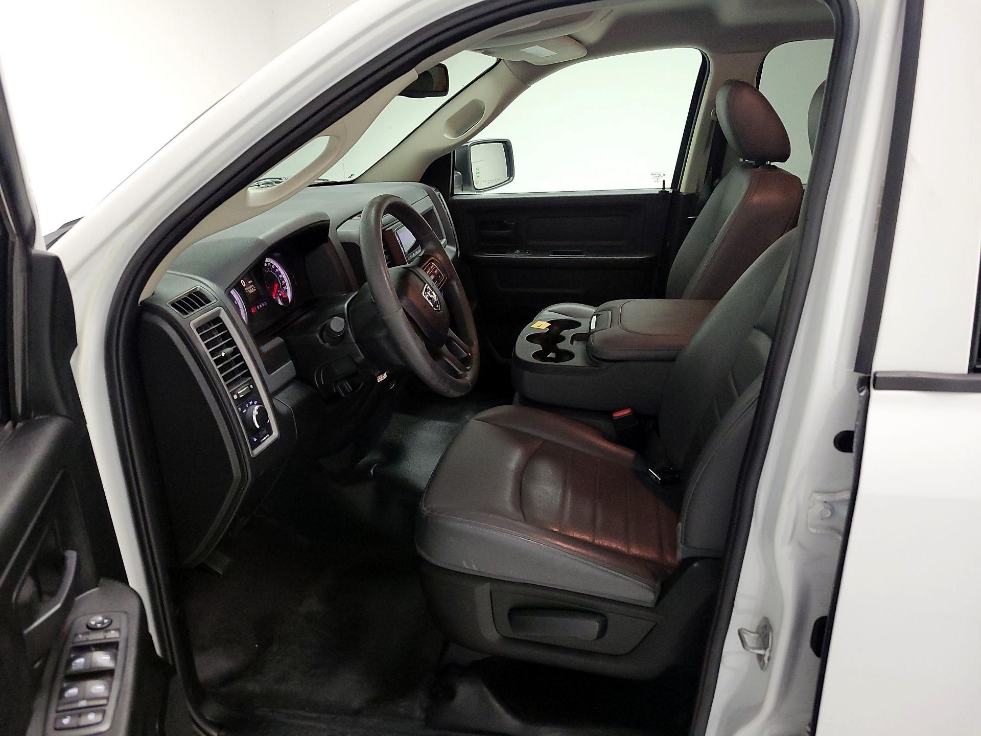 Thumbnail: 2019 RAM 1500 Classic - 11