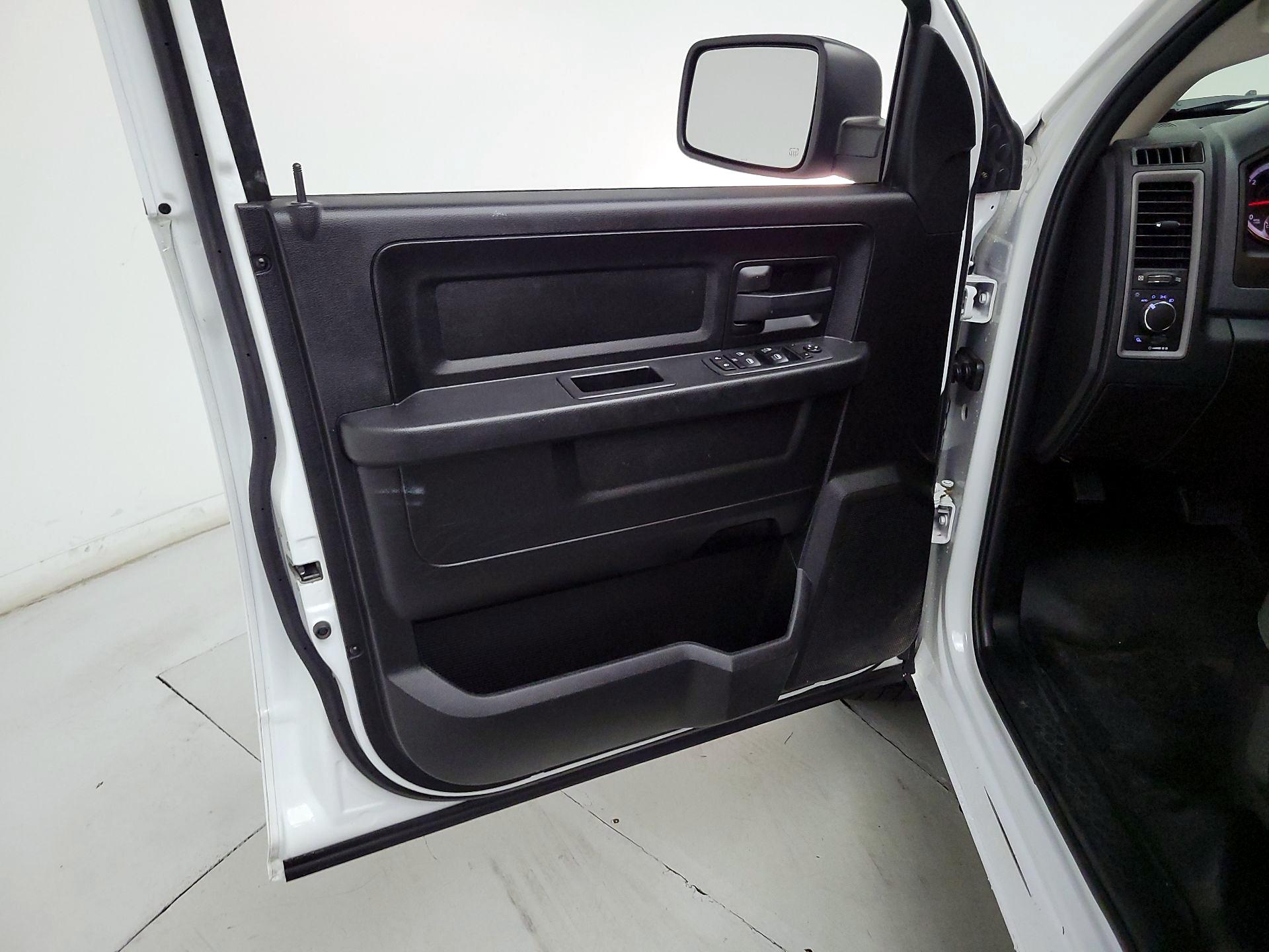 Thumbnail: 2019 RAM 1500 Classic - 12