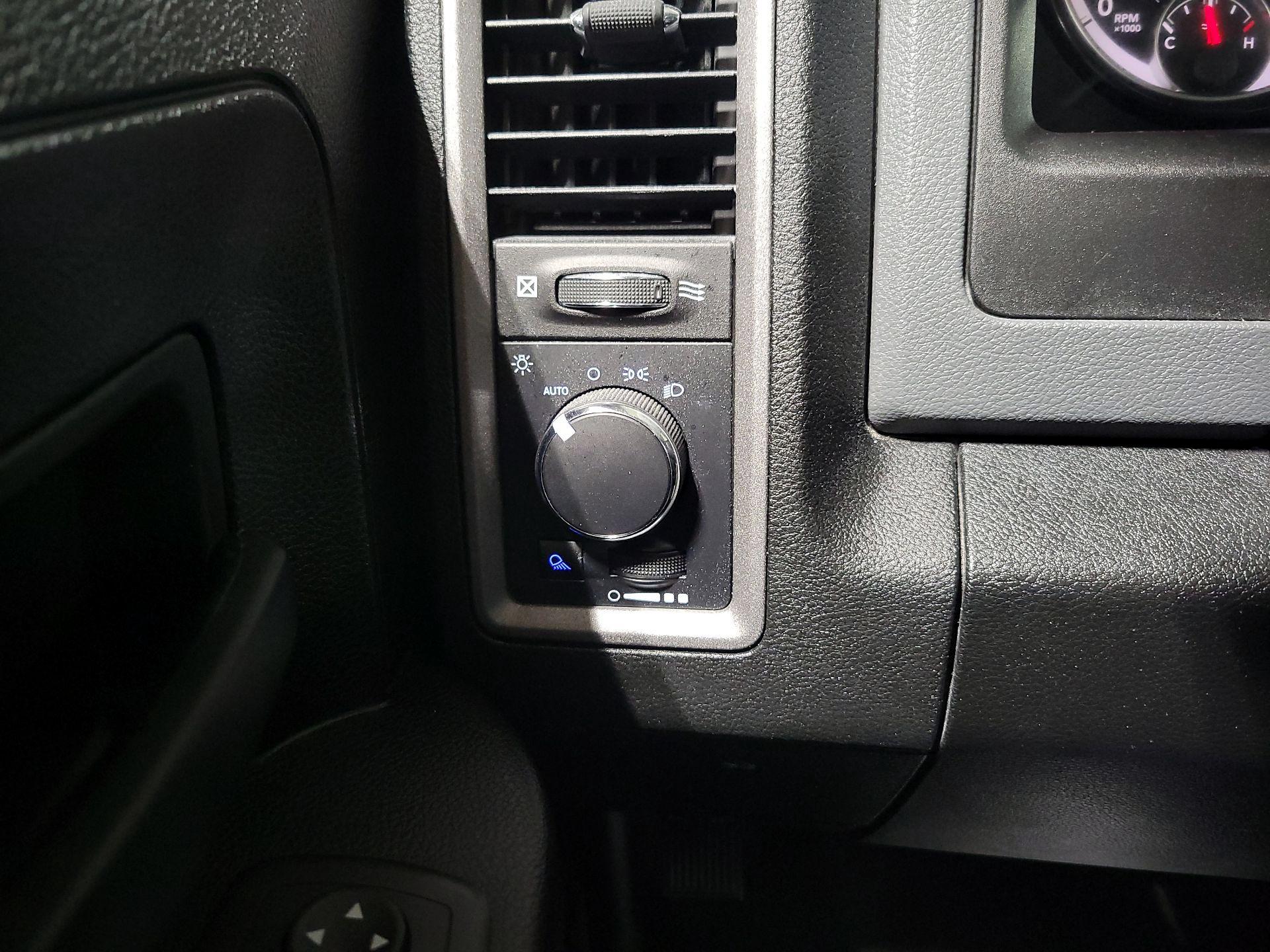Thumbnail: 2019 RAM 1500 Classic - 13