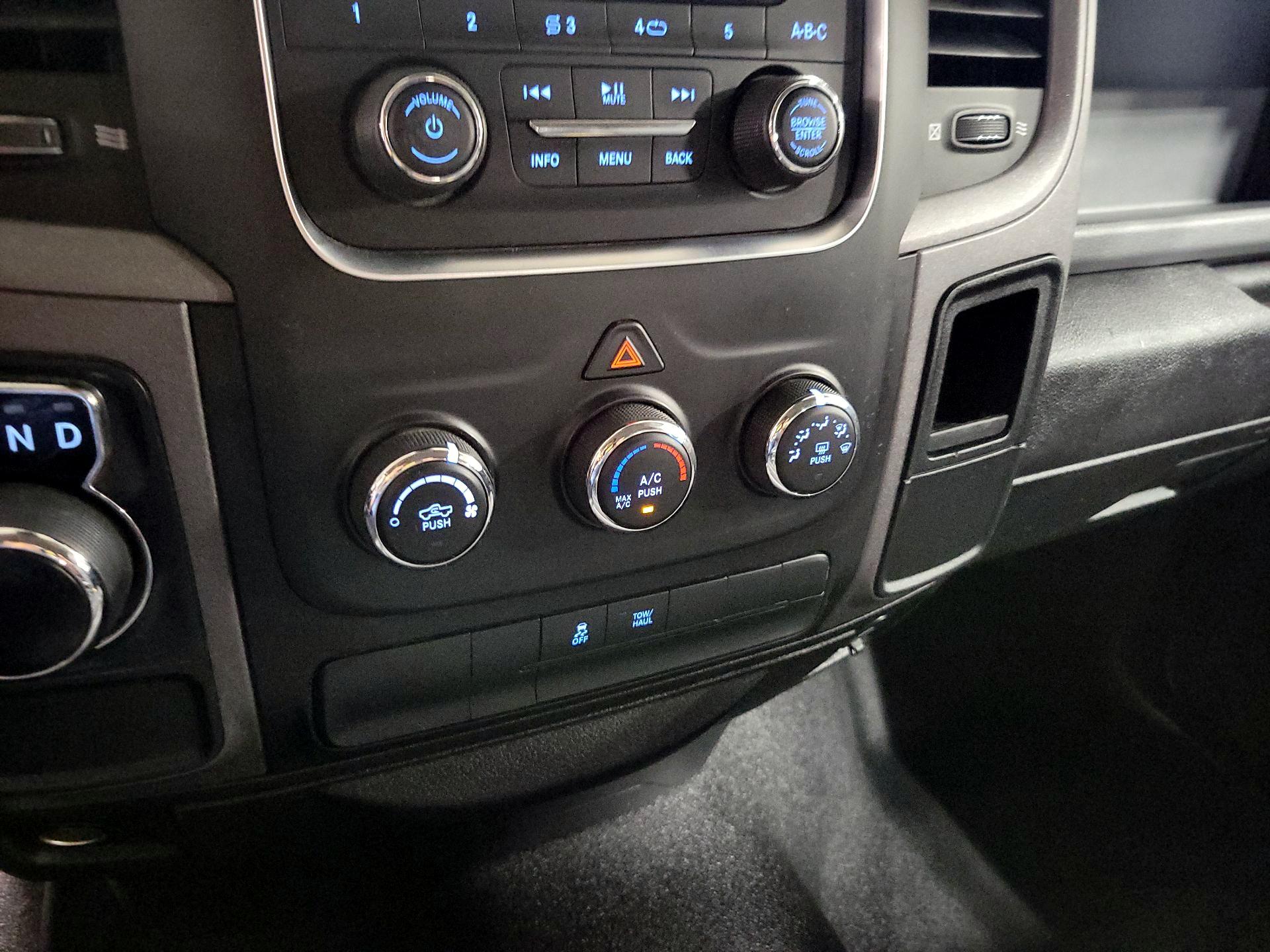 Thumbnail: 2019 RAM 1500 Classic - 16