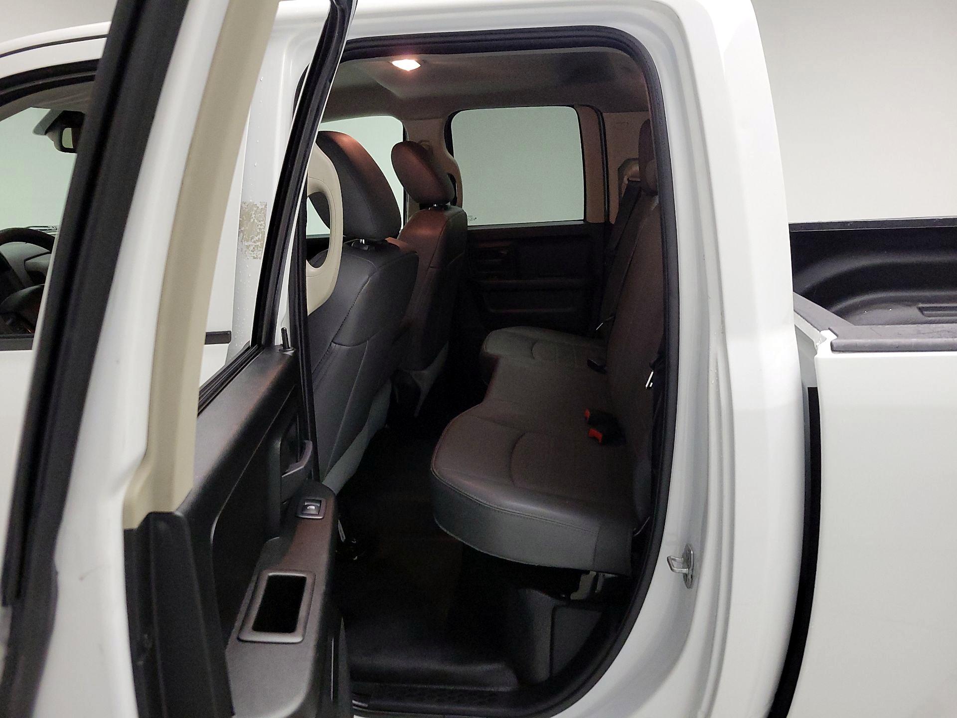 Thumbnail: 2019 RAM 1500 Classic - 18