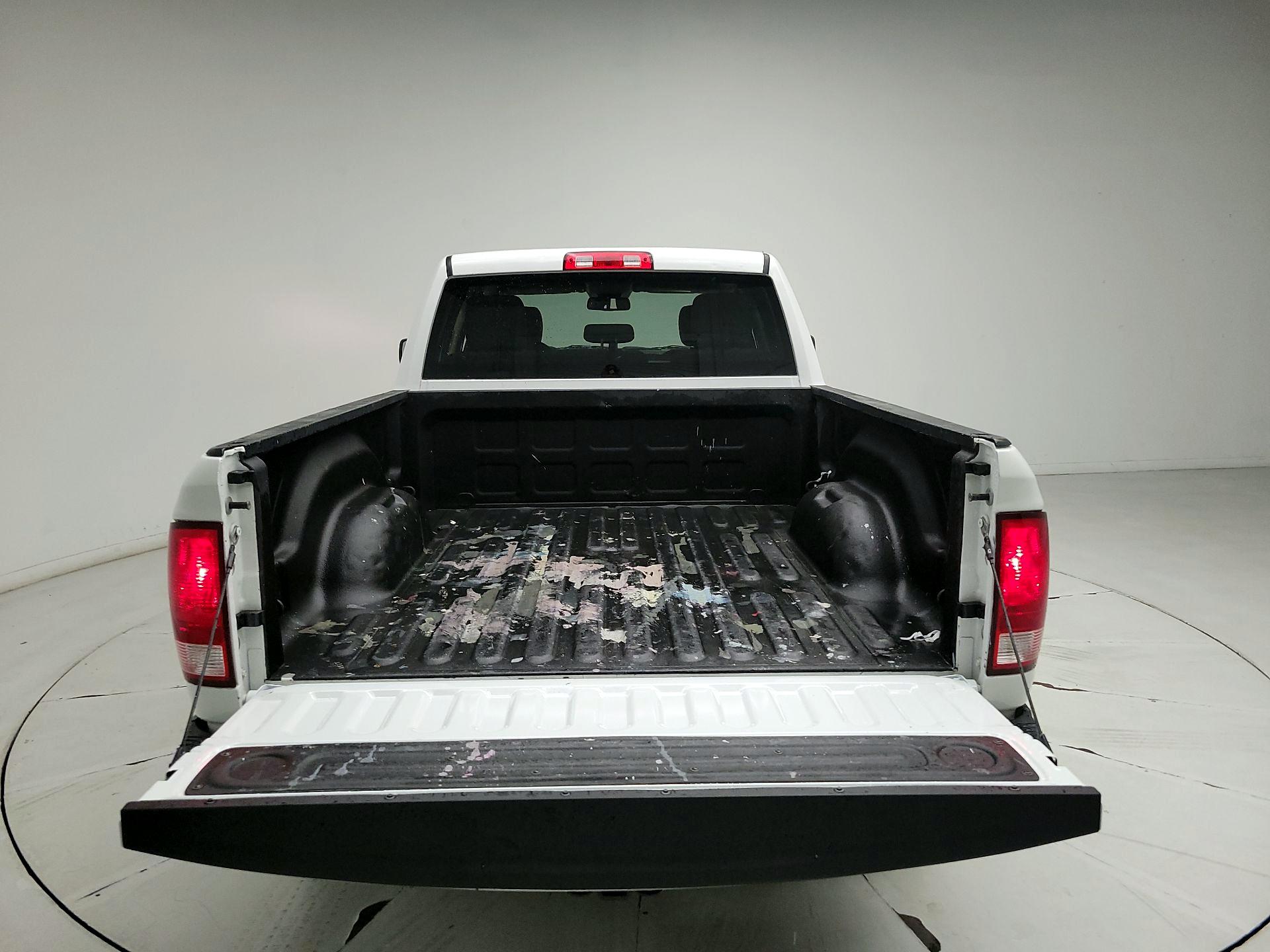 Thumbnail: 2019 RAM 1500 Classic - 19