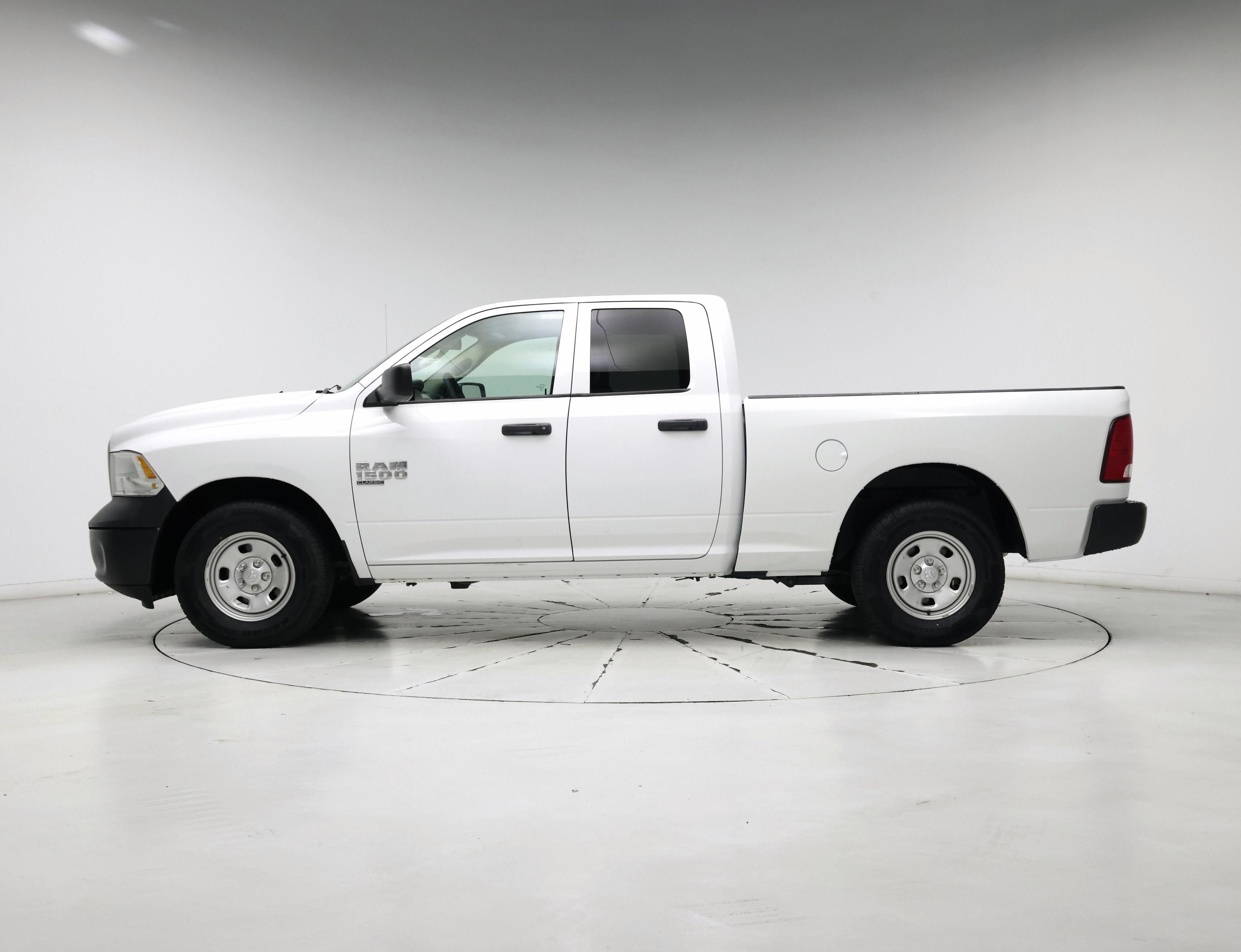 Thumbnail: 2019 RAM 1500 Classic - 3