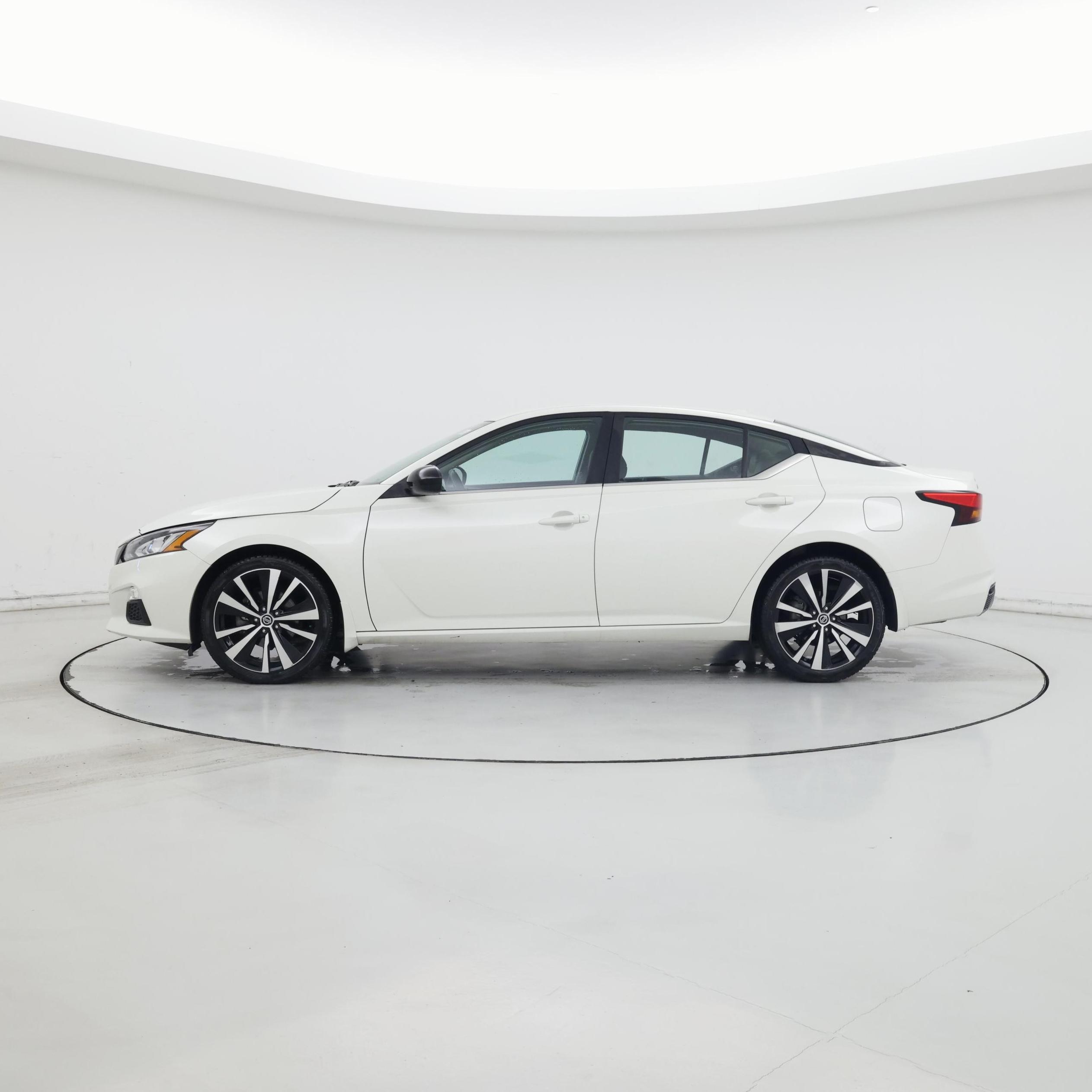 Thumbnail: 2020 Nissan Altima - 3