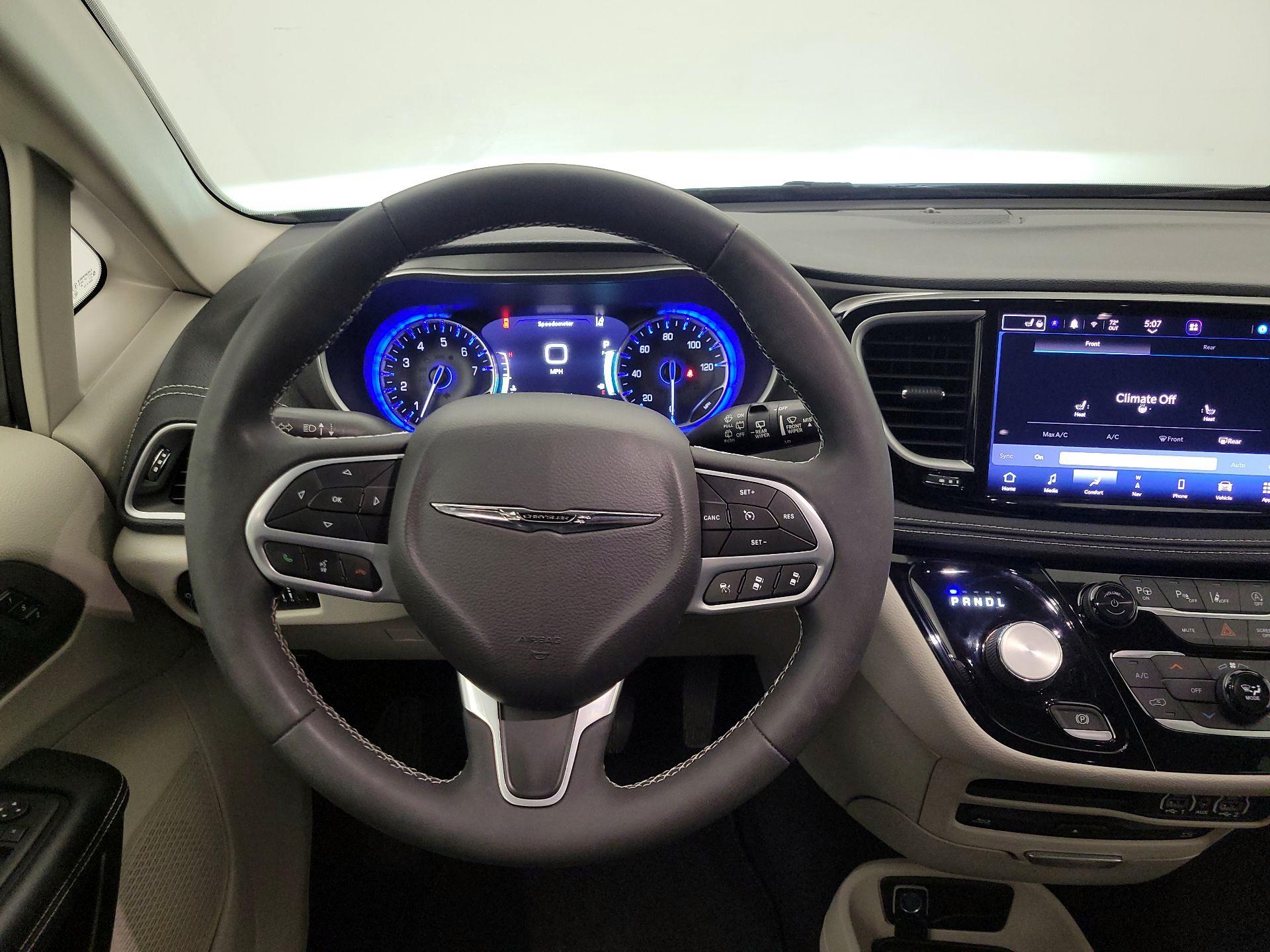 Thumbnail: 2022 Chrysler Pacifica - 10