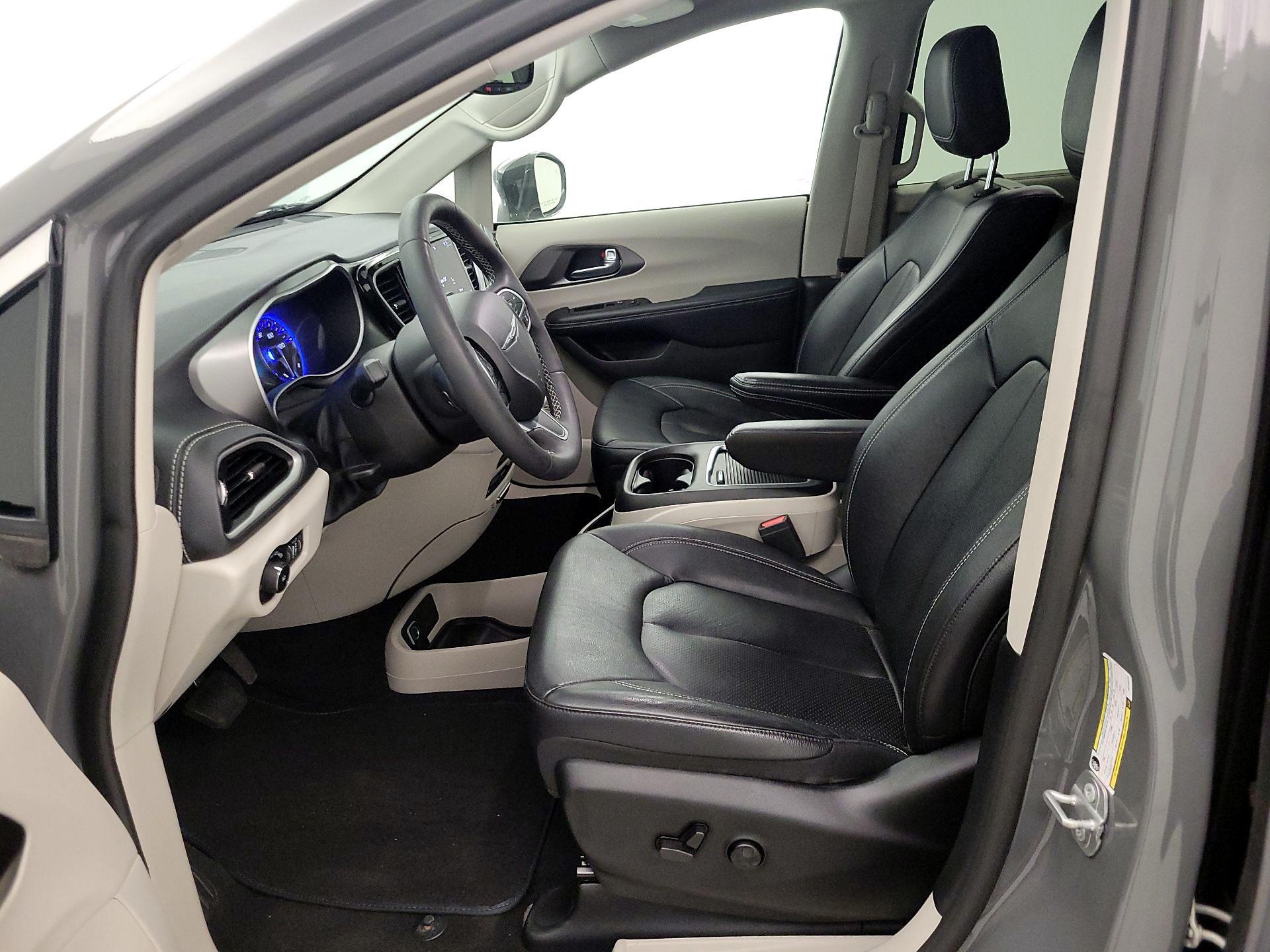 Thumbnail: 2022 Chrysler Pacifica - 11