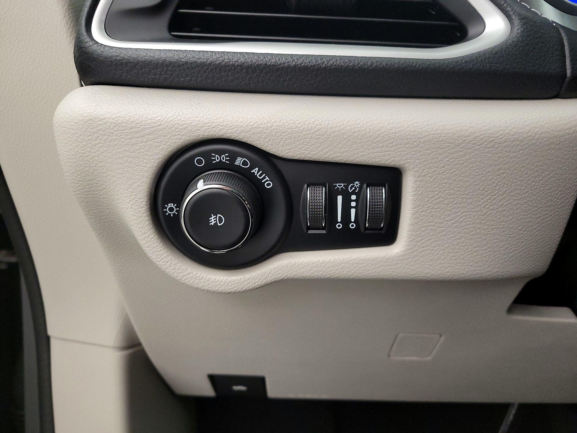 Thumbnail: 2022 Chrysler Pacifica - 13