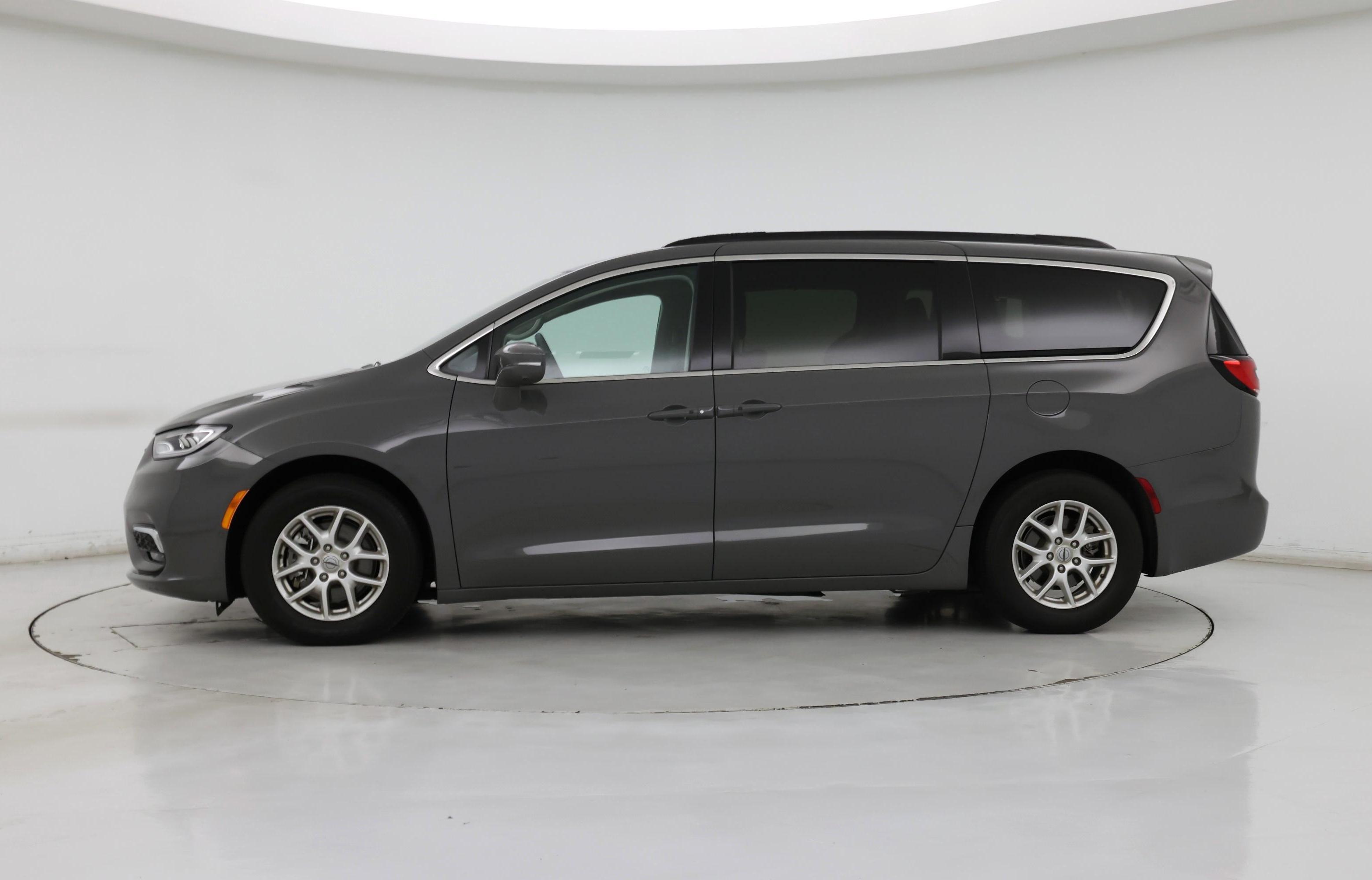 Thumbnail: 2022 Chrysler Pacifica - 3