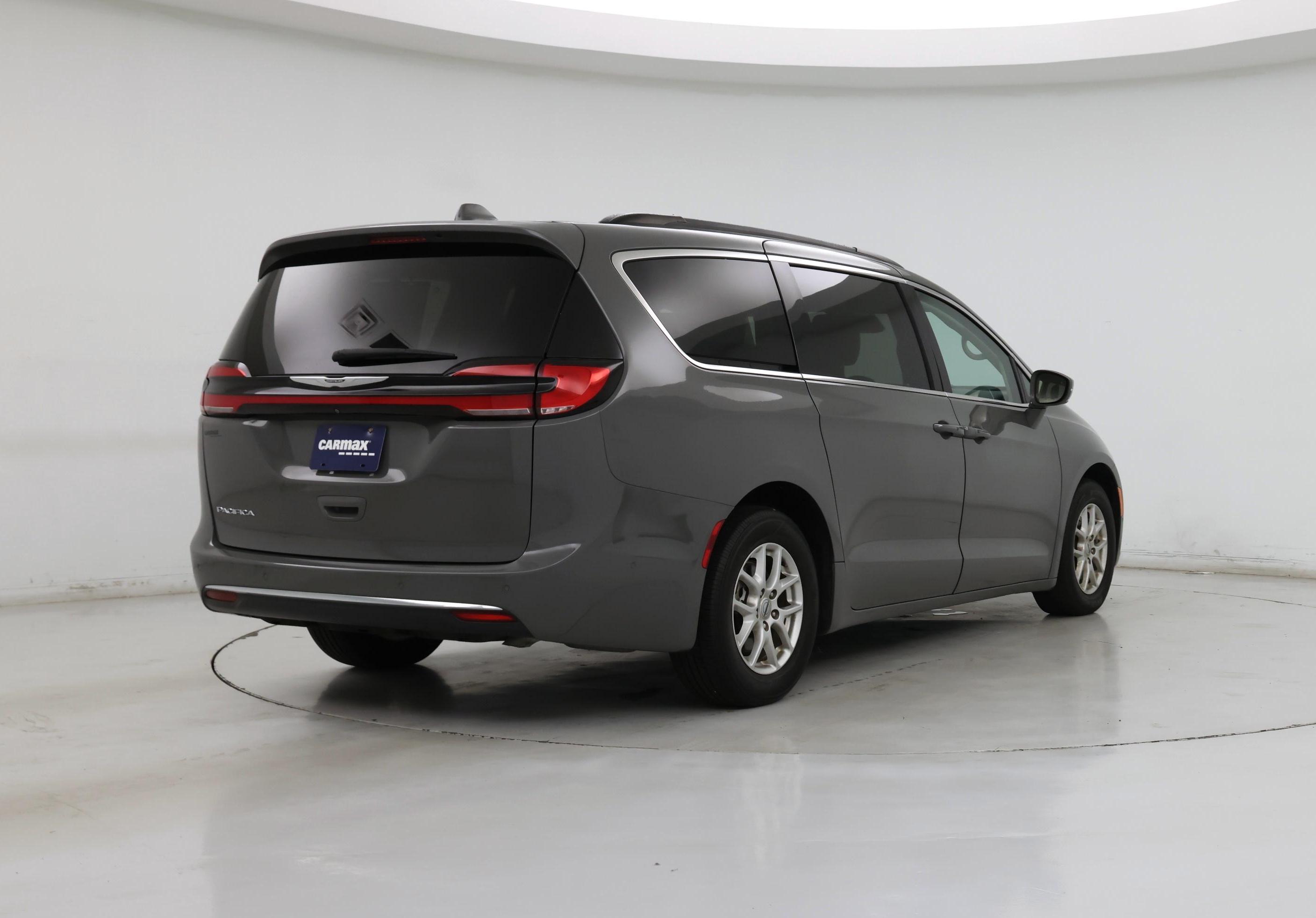 Thumbnail: 2022 Chrysler Pacifica - 8