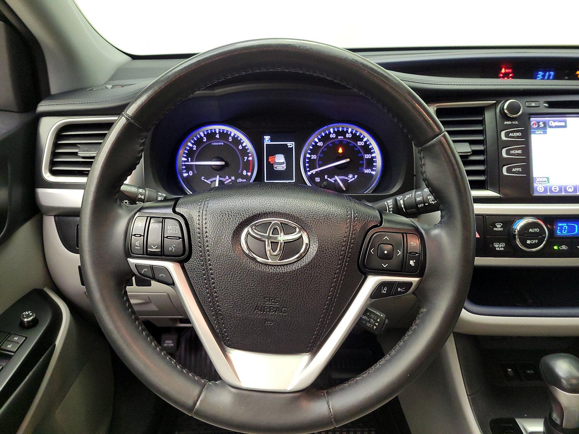 Thumbnail: 2019 Toyota Highlander - 10