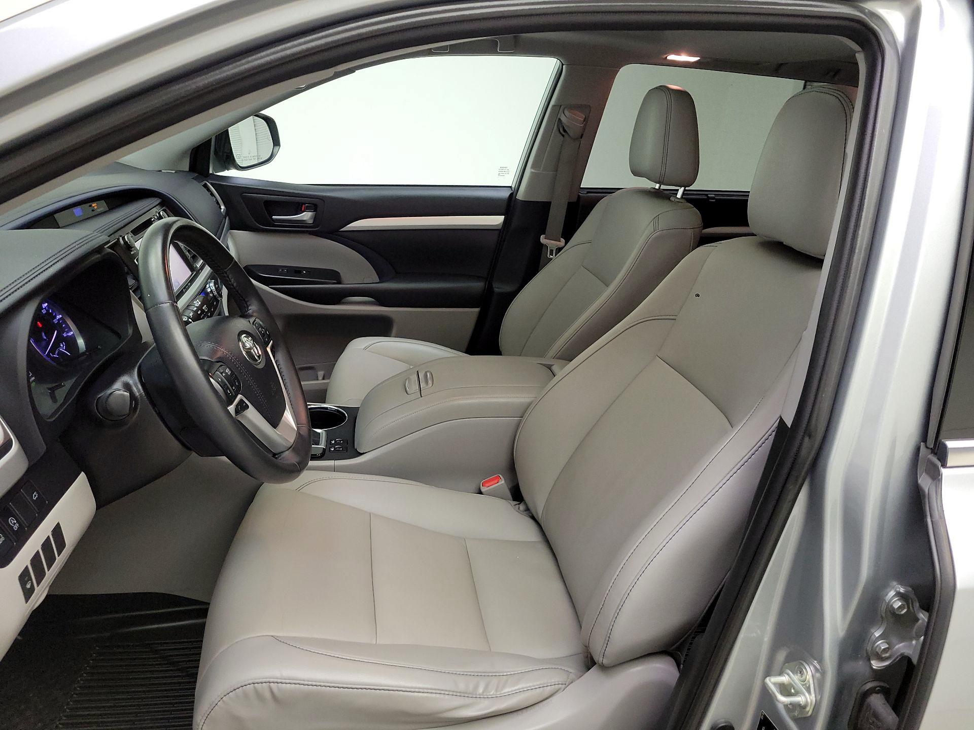 Thumbnail: 2019 Toyota Highlander - 11