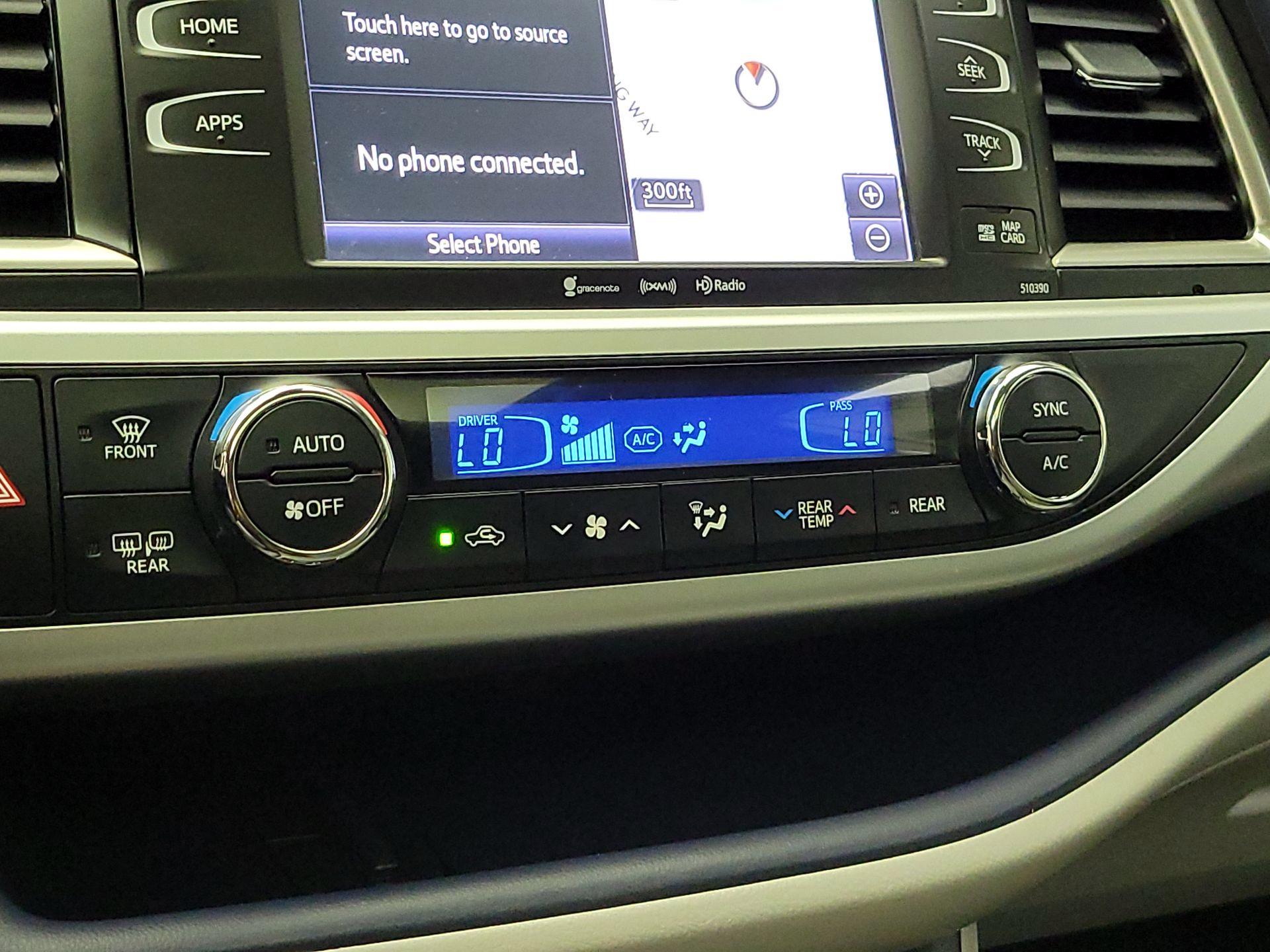 Thumbnail: 2019 Toyota Highlander - 17