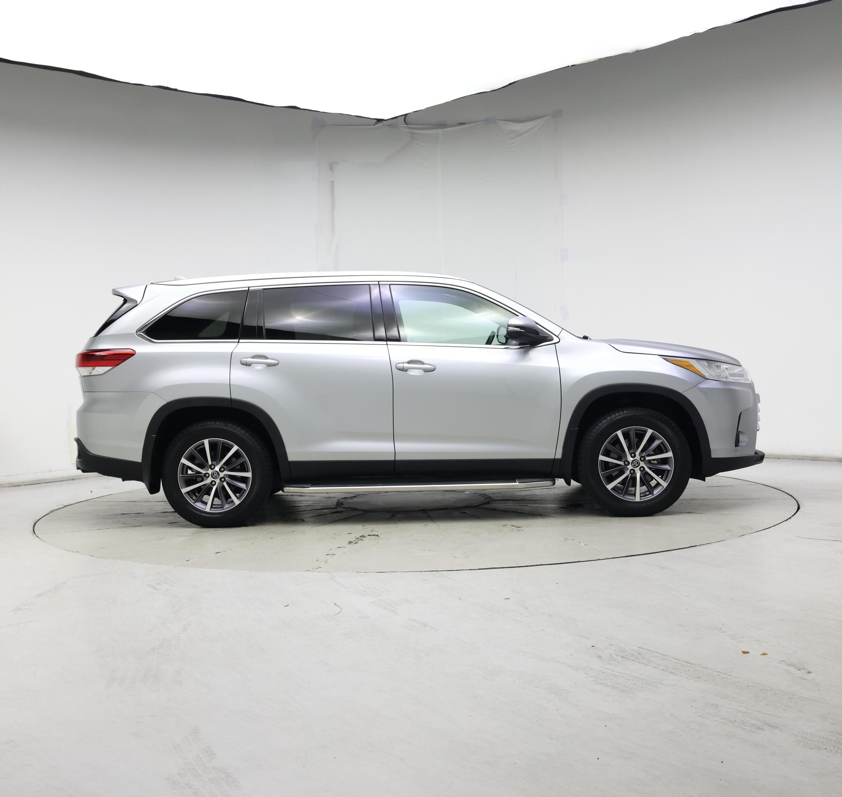 Thumbnail: 2019 Toyota Highlander - 7