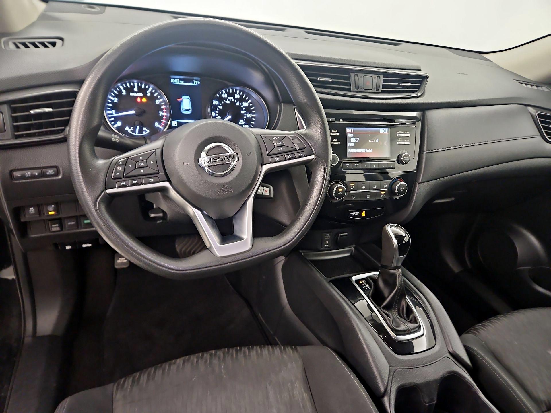Thumbnail: 2017 Nissan Rogue - 9