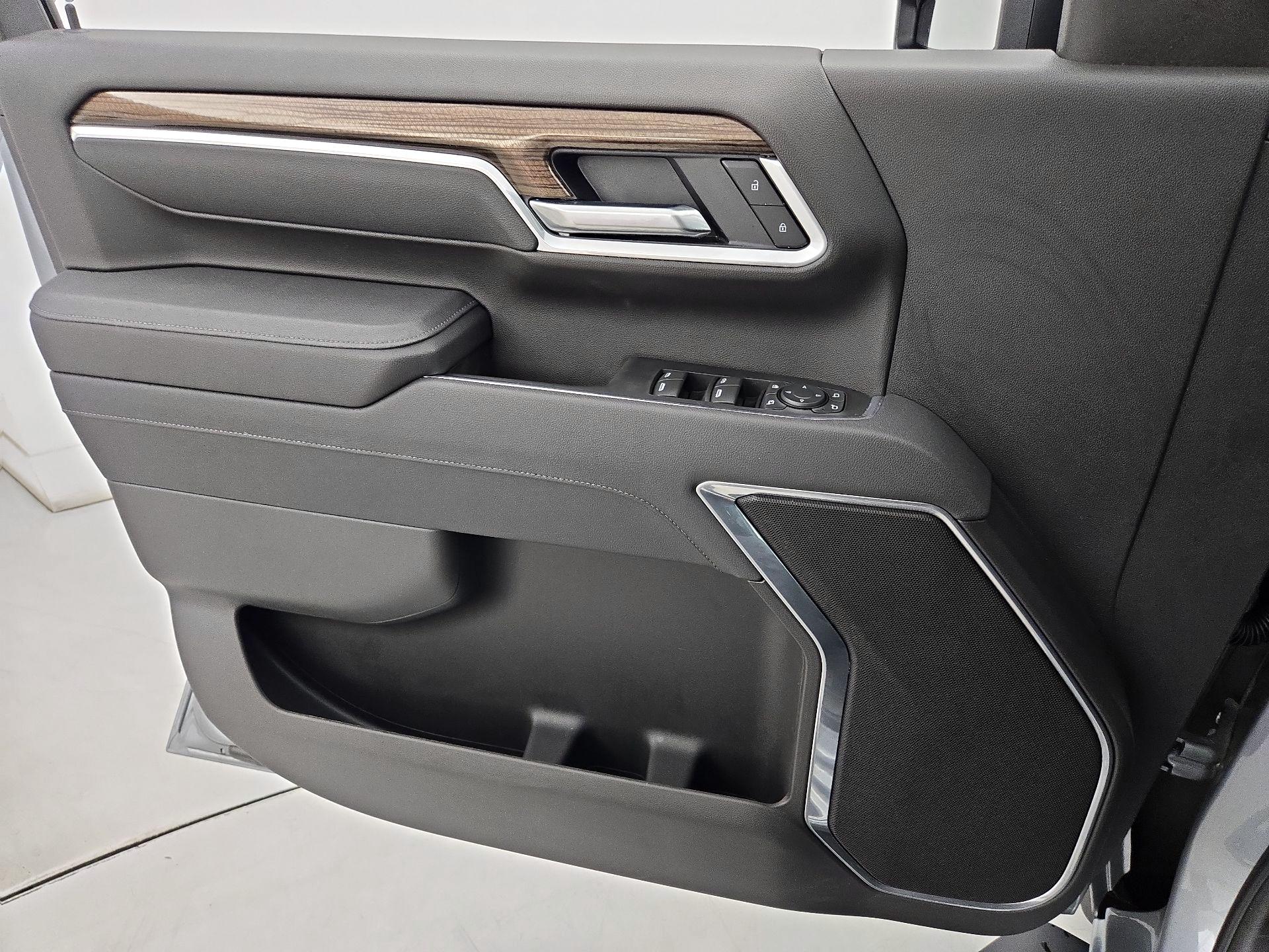 Thumbnail: 2025 Chevrolet Silverado 2500 - 12