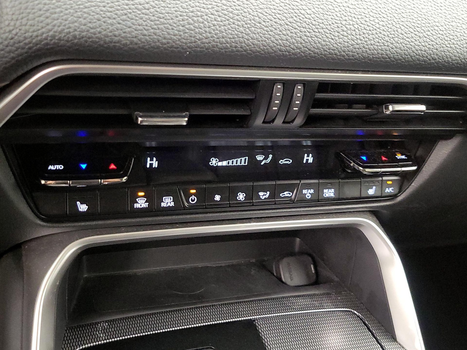 2024 Mazda CX-90 Premium Package - Photo 18