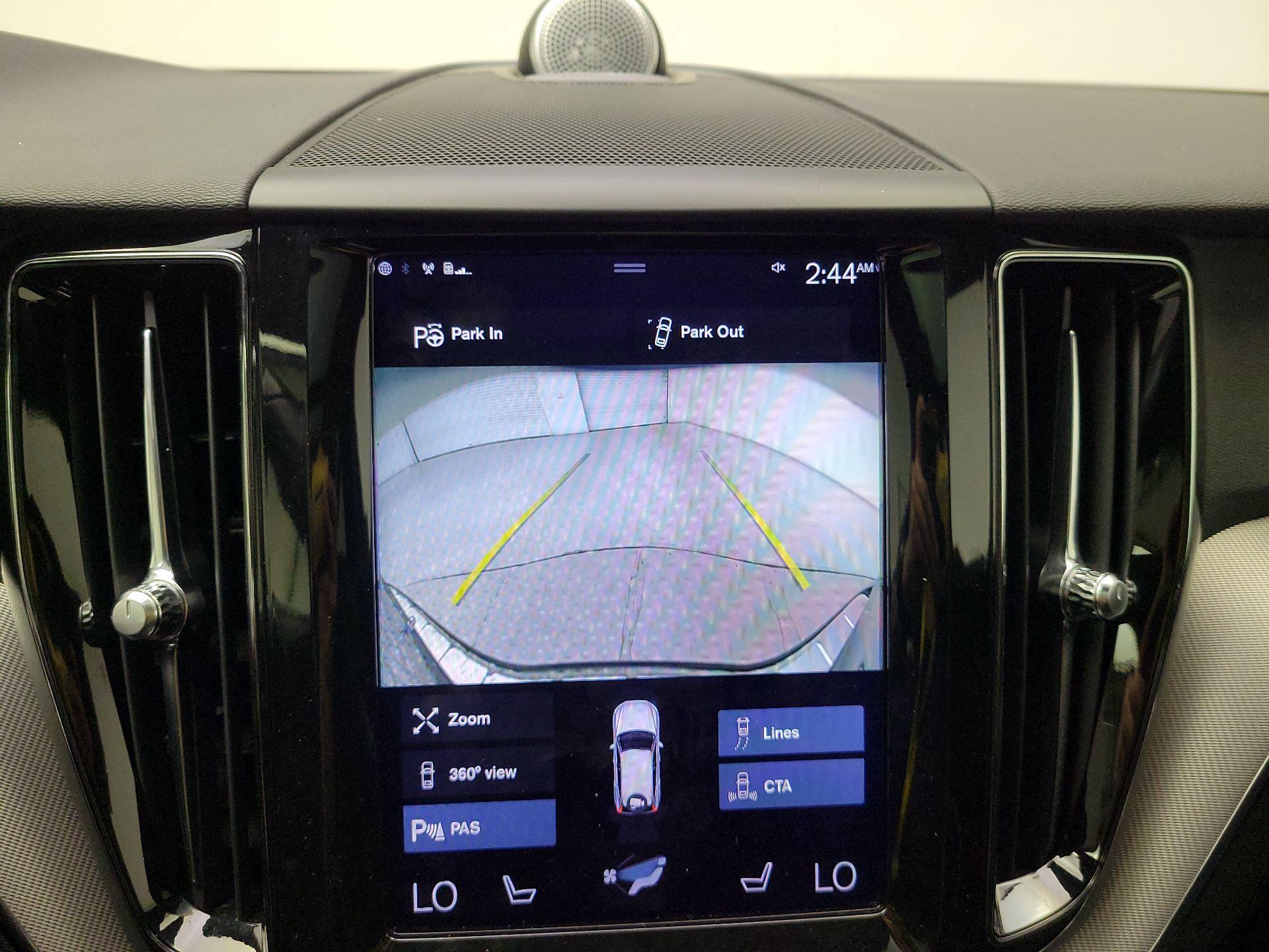 Thumbnail: 2018 Volvo XC60 - 15