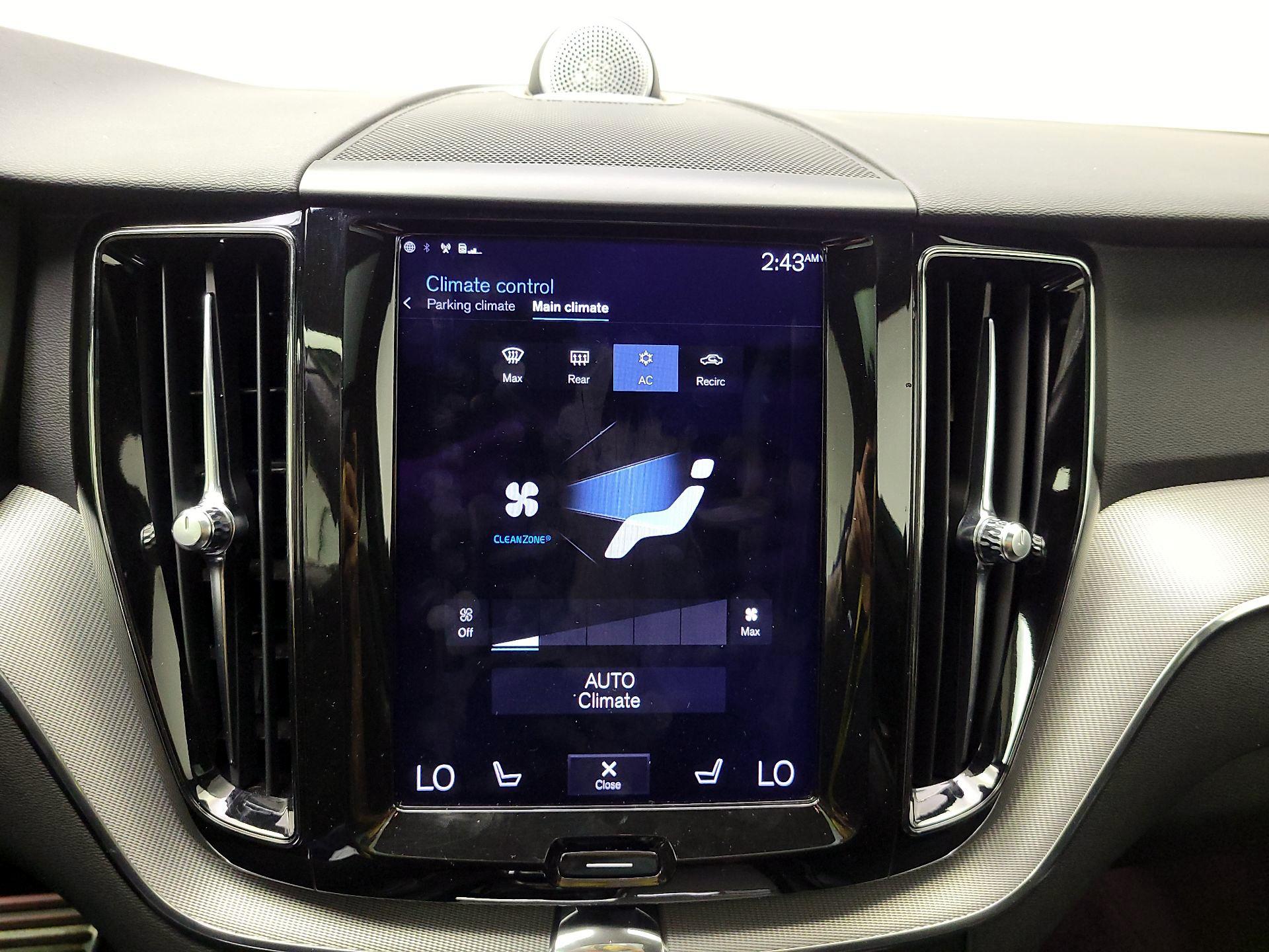 Thumbnail: 2018 Volvo XC60 - 17