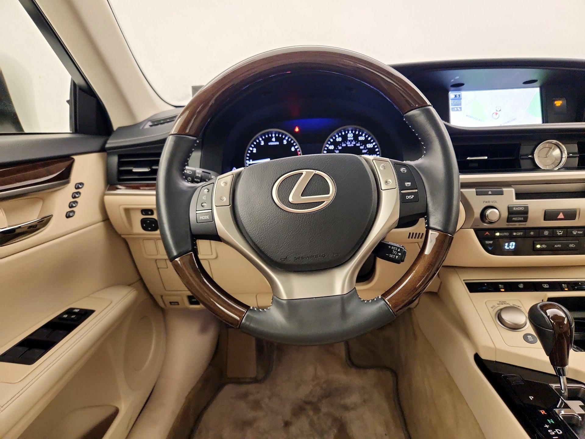 Thumbnail: 2014 Lexus ES - 10