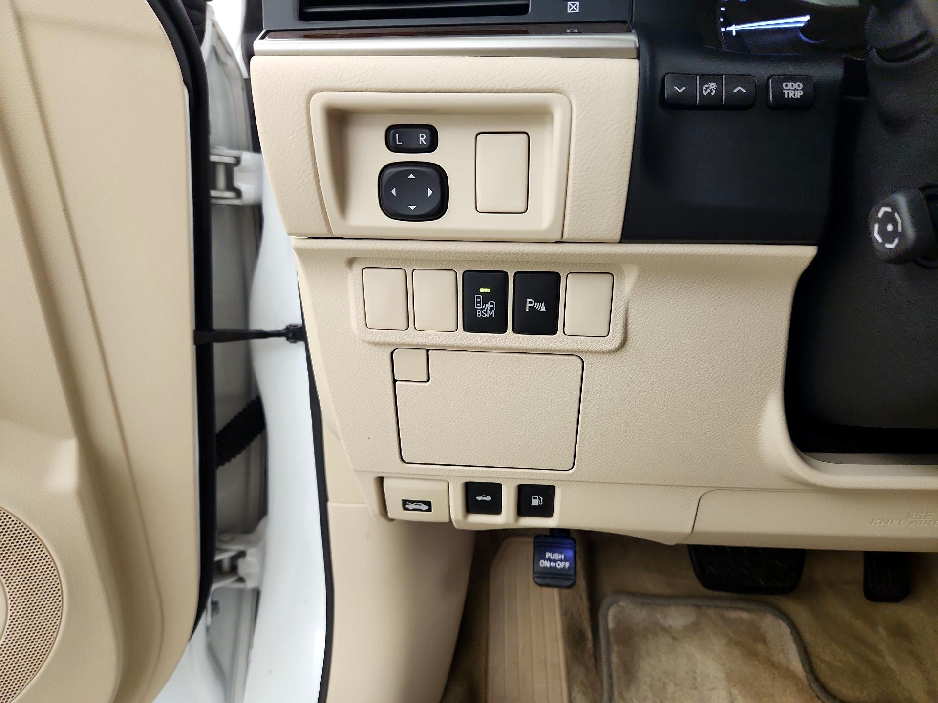 Thumbnail: 2014 Lexus ES - 13