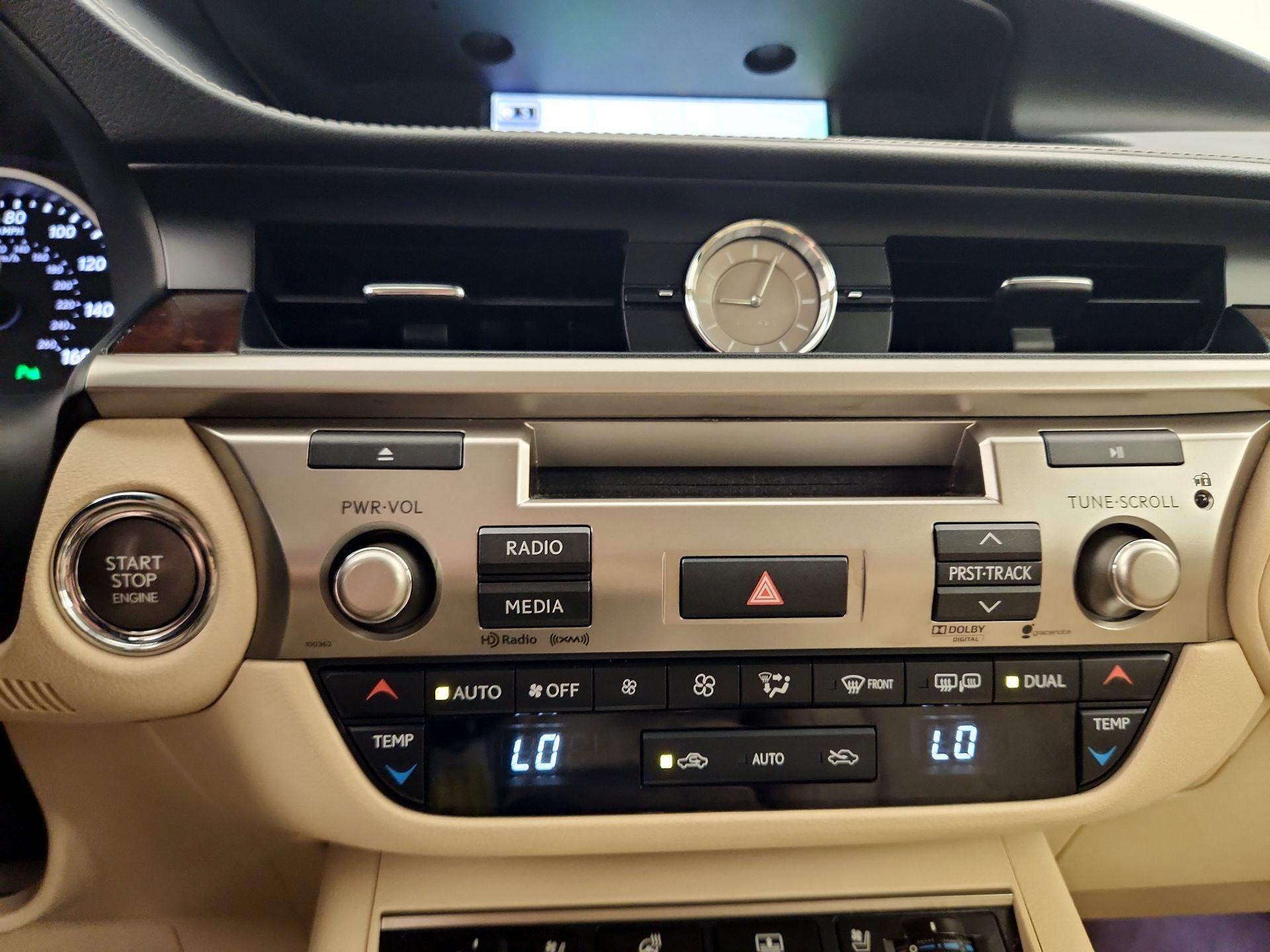 Thumbnail: 2014 Lexus ES - 16