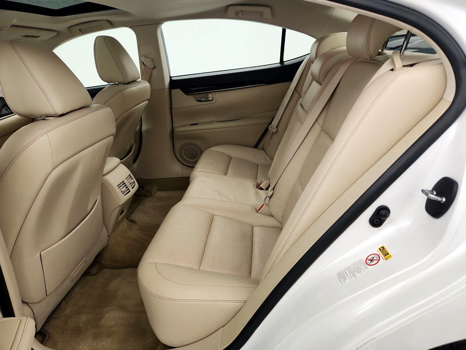 Thumbnail: 2014 Lexus ES - 19